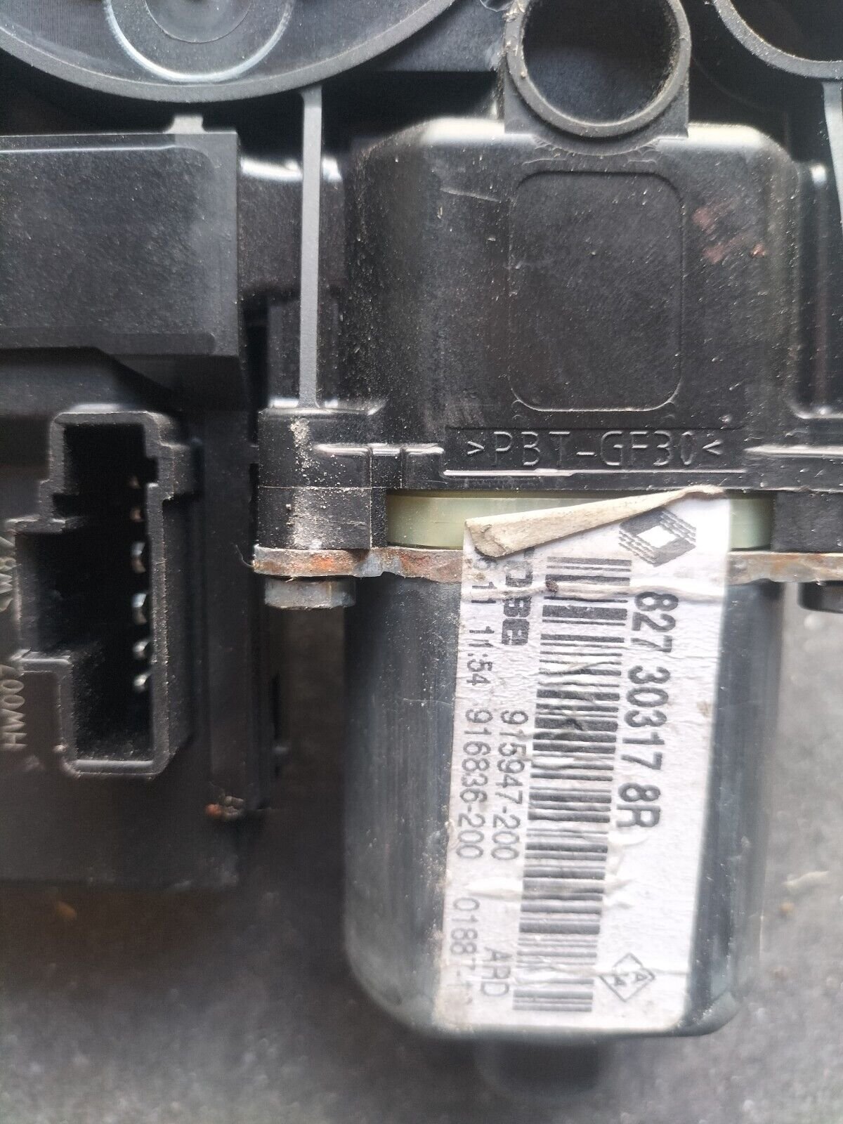 MOTEUR LEVE VITRE AVANT DROIT RENAULT SCENIC 3 REFERENCE: 82730317