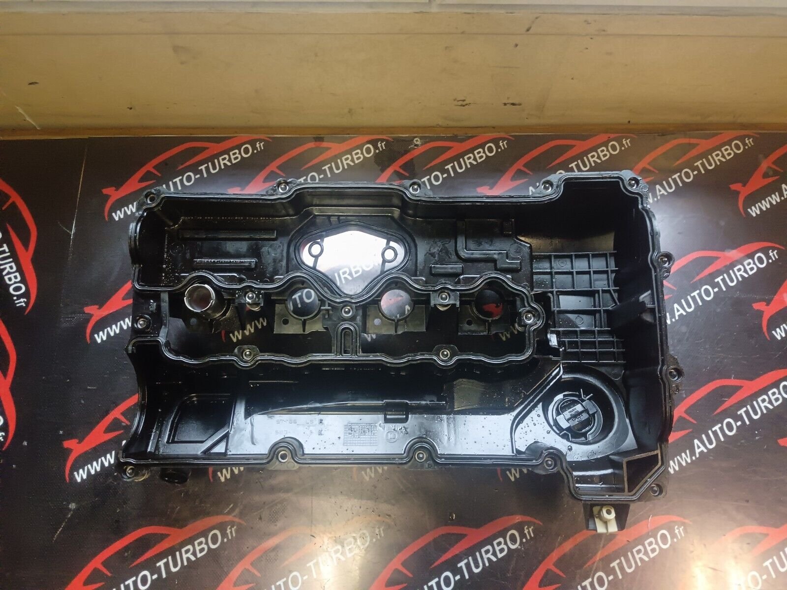 COUVRE CULASSE CACHE CULBUTEURS BMW SERIE 1 E87  120i REFERENCE: 7553626