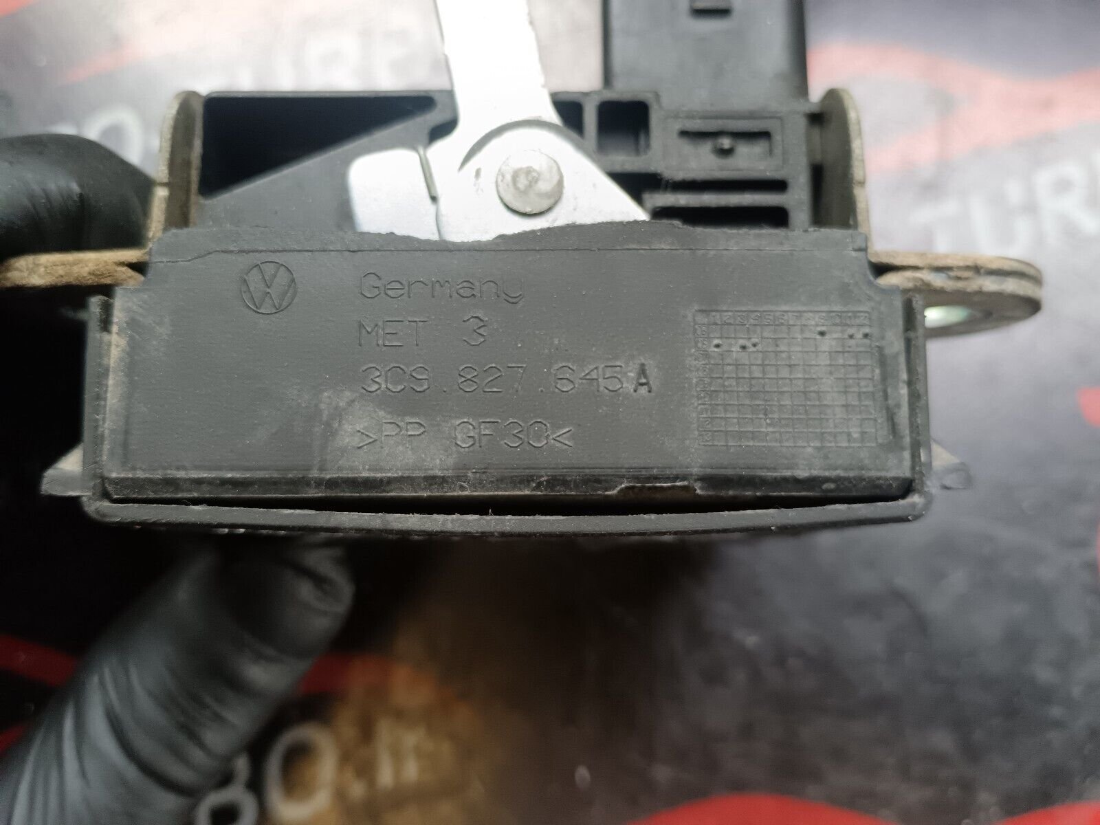 SERRURE DE HAYON VOKSWAGEN GOLF V REFERENCE: 3C9827645