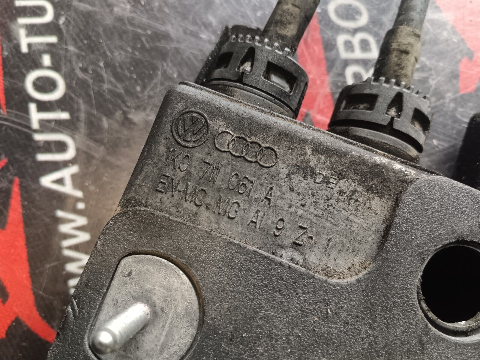 LEVIER DE VITESSE VOLKSWAGEN GOLF 5 1.9 TDI REFERENCE: 1K0711061A