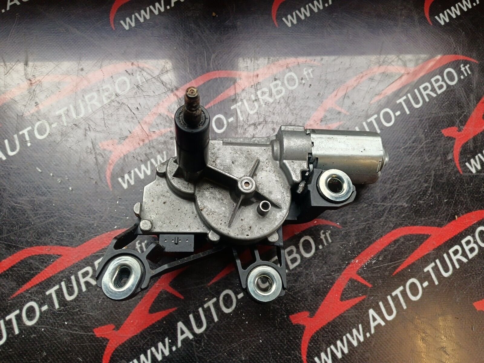 MOTEUR ESSUIE-GLACE ARRIERE VOLKSWAGEN POLO 4 REFERENCE: 6Q6955711