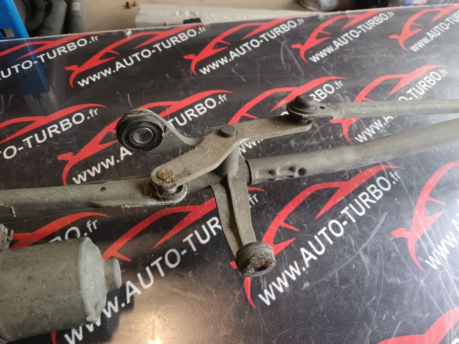 MOTEUR ESSUIE GLACE PEUGEOT 3081.6 HDI REFERENCE: 9680476880