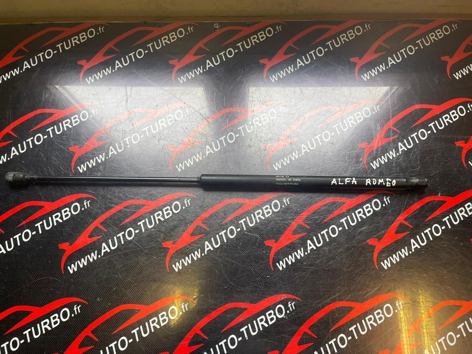 VERIN DROIT DE CAPOT ALFA ROMEO 159 REFERENCE: 60688574