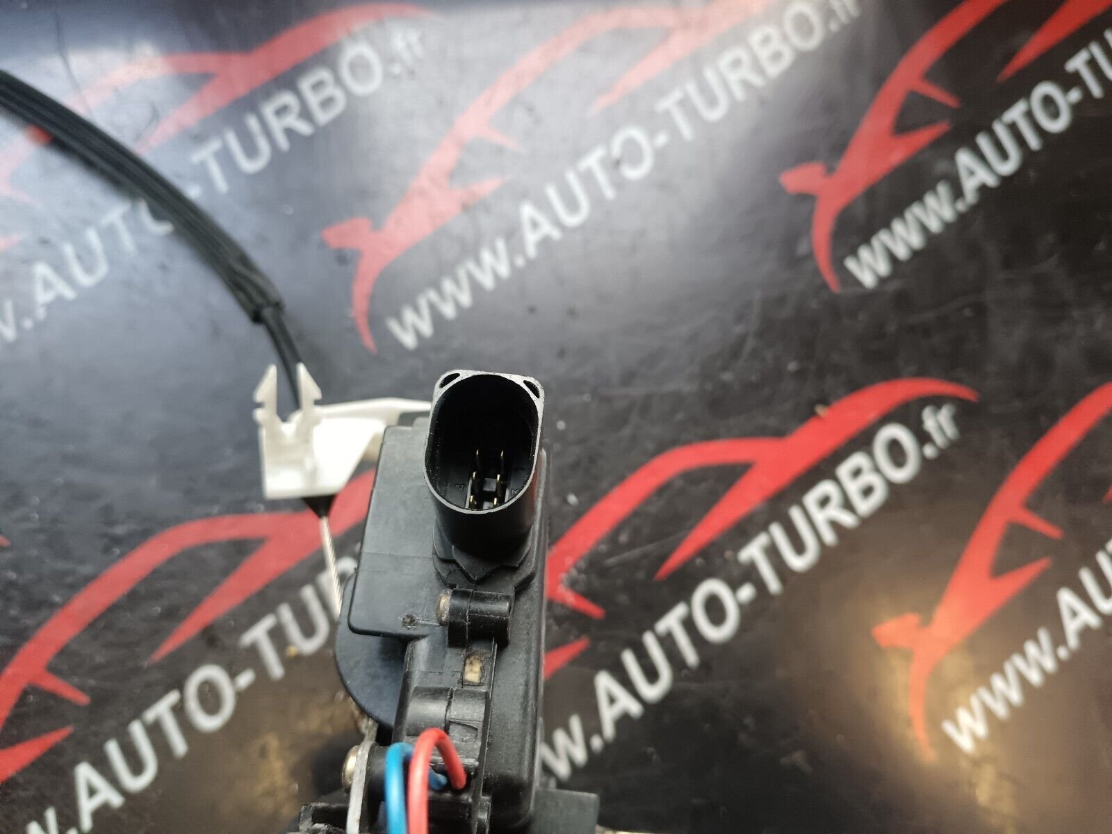 SERRURE DE HAYON VOLKSWAGEN IV REFERENCE: 3B4839015