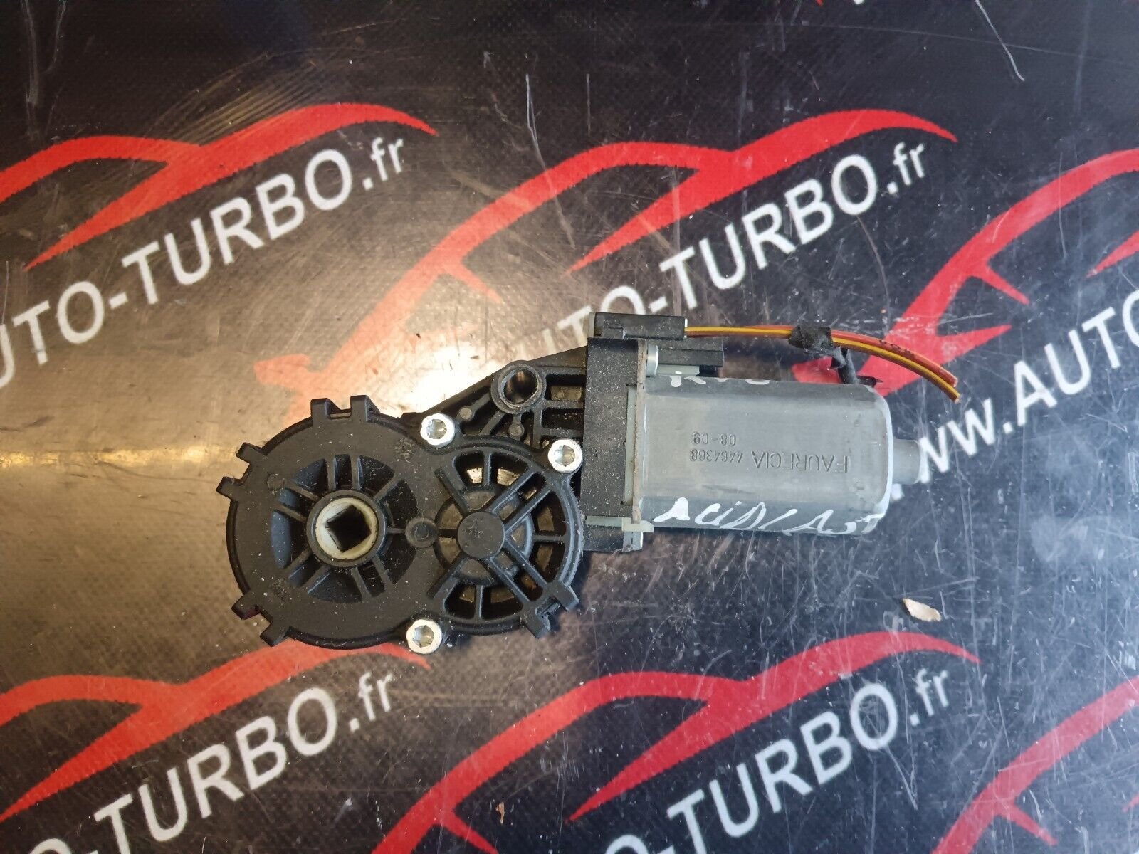 MOTEUR LEVE VITRE AVANT DROIT AUDI A5 REFERENCE: 0390203470