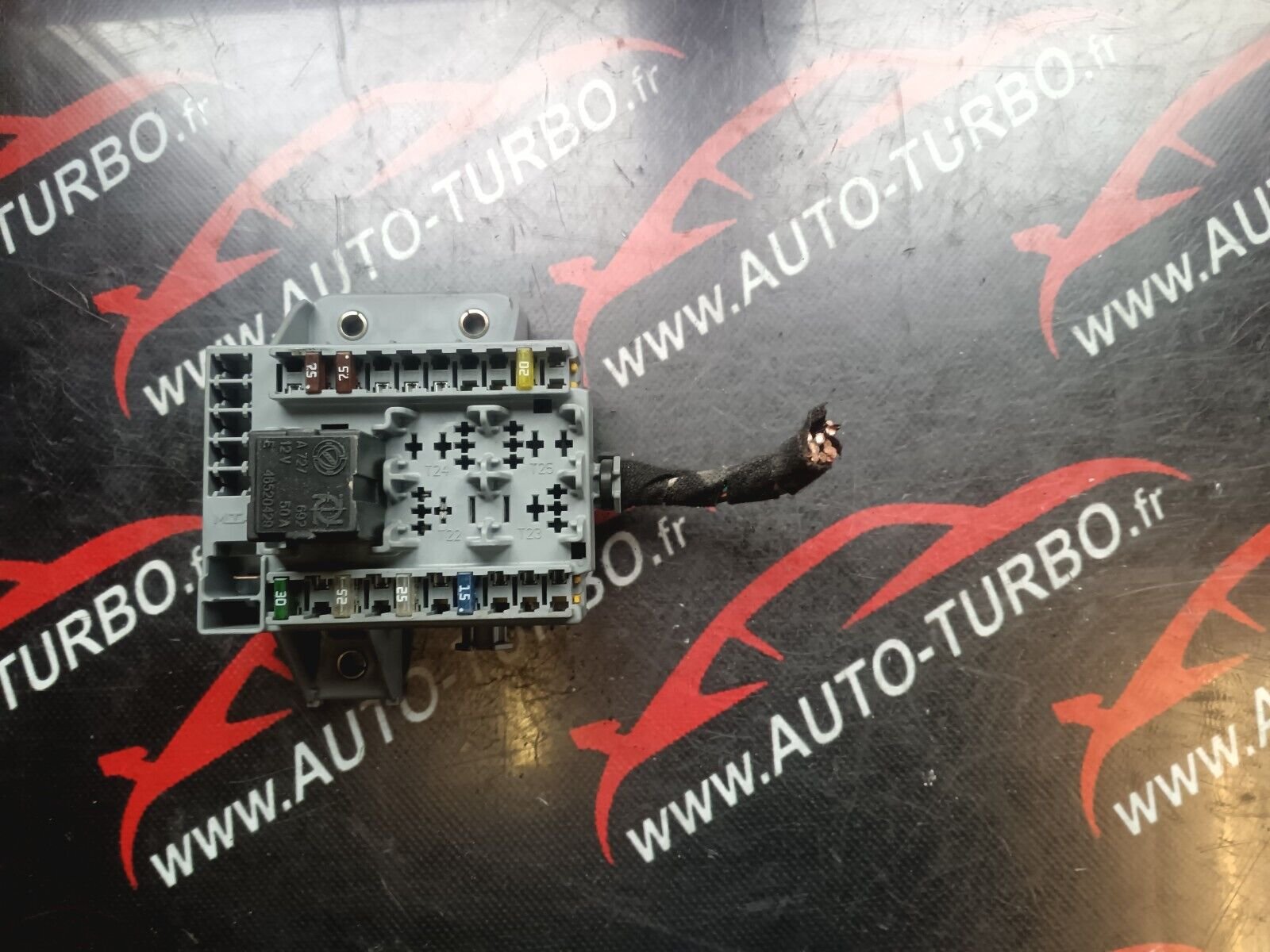 BOITE A FUSIBLES ALFA ROMEO 159 REFERENCE: 60681003