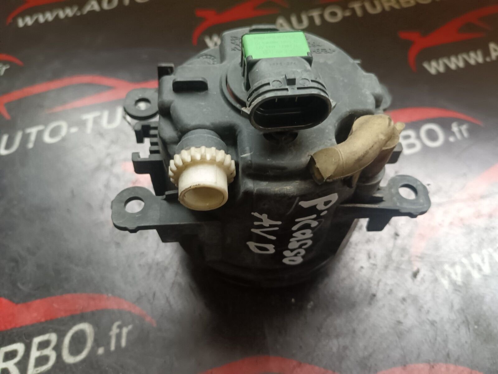 FEU ANTIBROUILLARD DROIT CITROEN C4 PICASSO REFERENCE: 043352