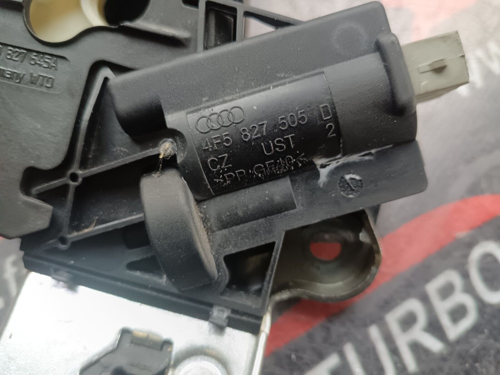 SERRURE DE HAYON AUDI REFERENCE: 4F5827505