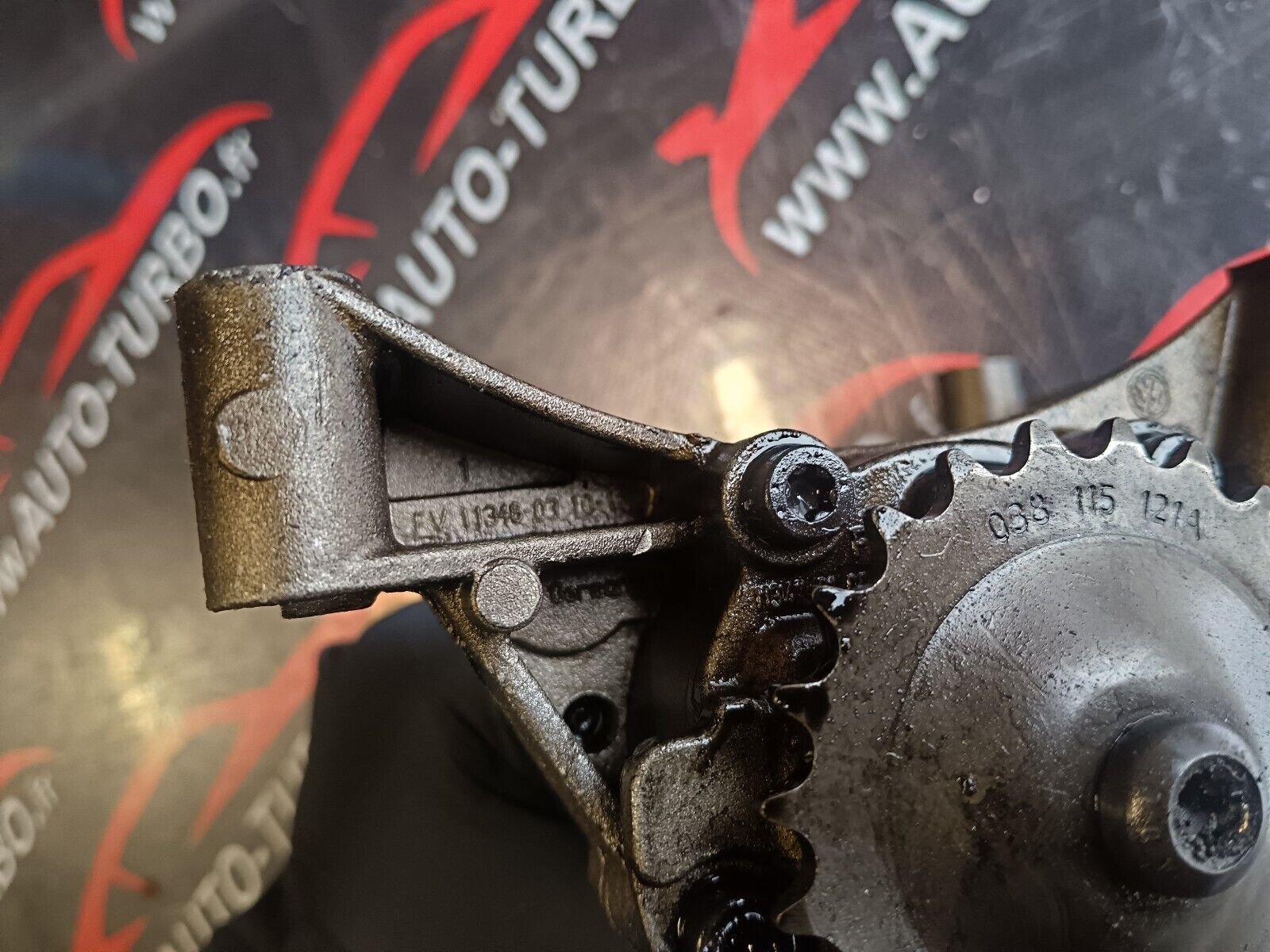 POMPE A HUILE VOLKSWAGEN GOLF 2.0TDI REFERENCE: 038115121A