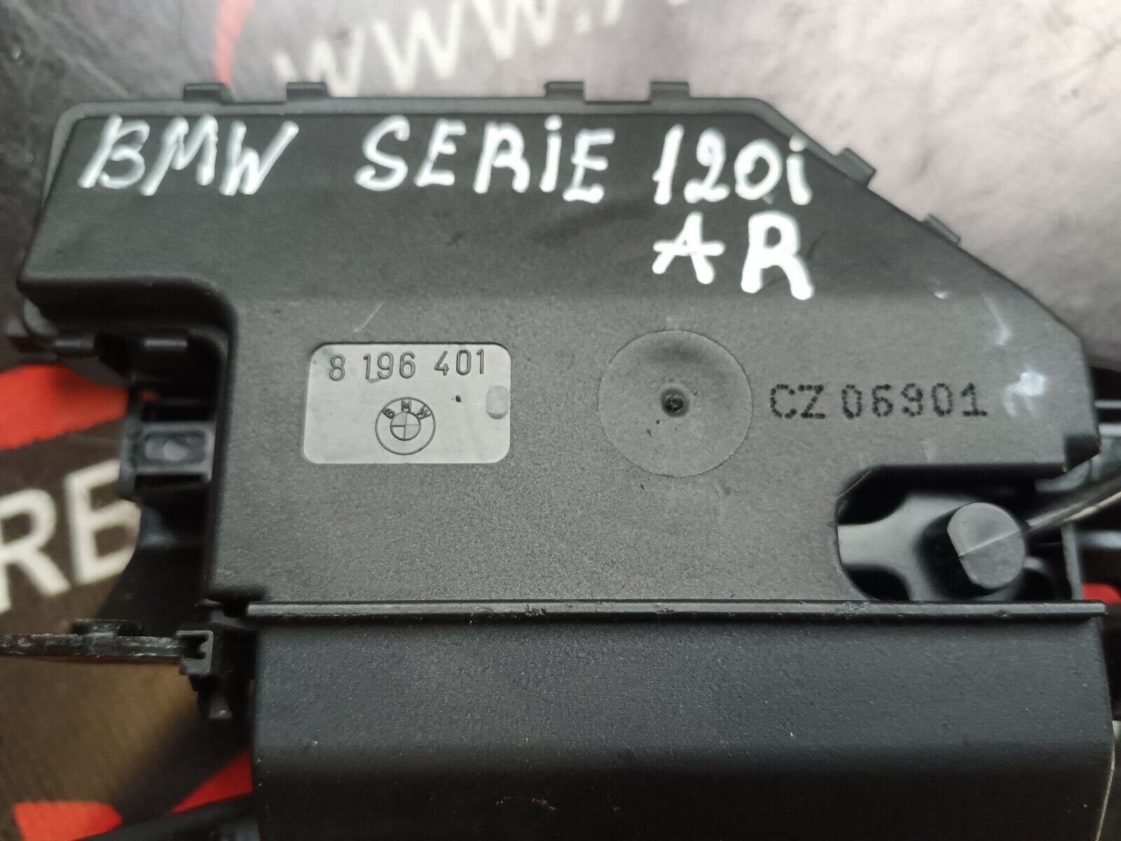 SERRURE DE COFFRE BMW SERIE 1 120i E87 REFERENCE: 8196401