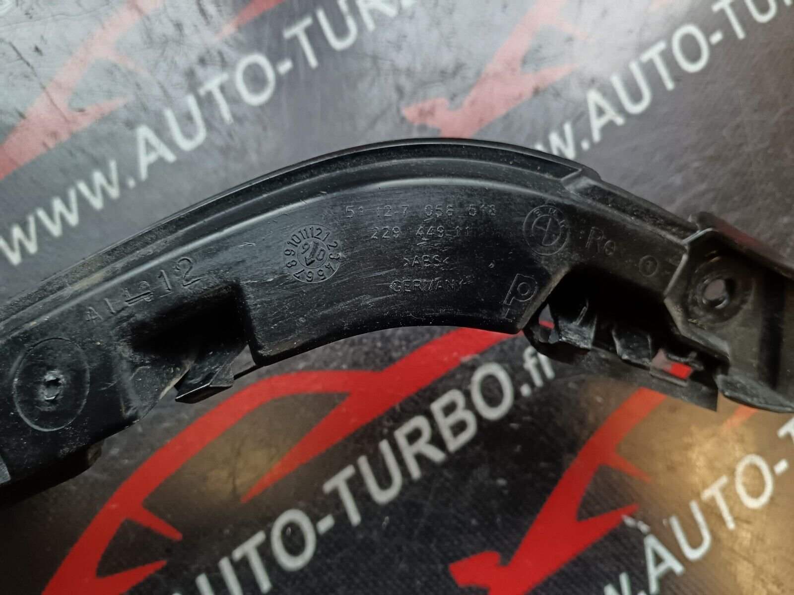 SUPPORT PARE CHOC ARRIERE DROIT BMW SERIE 1 120i E87 REFERENCE 7058518