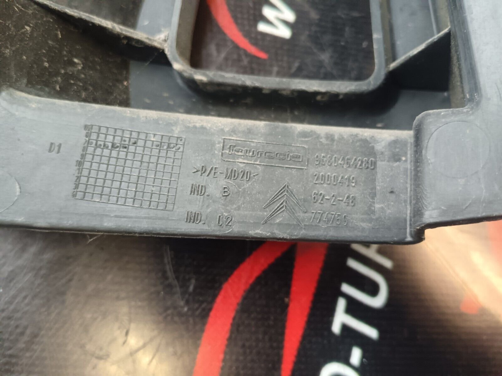 SUPPORT PARE CHOC ARRIERE DROIT CITROEN C4 PICASSO REFERENCE: 9680464280