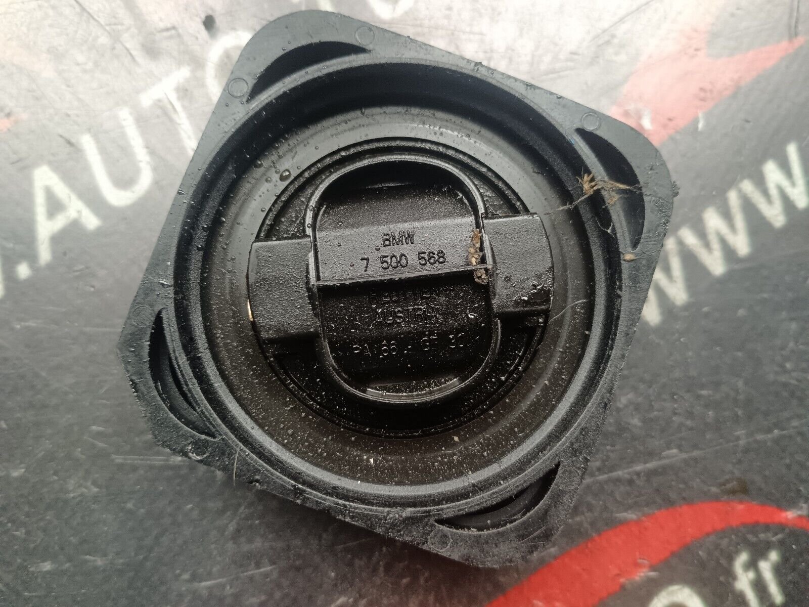 BOUCHON DE REMPLISSAGE D'HUILE BMW SERIE1 E87 REFERENCE: 7500568