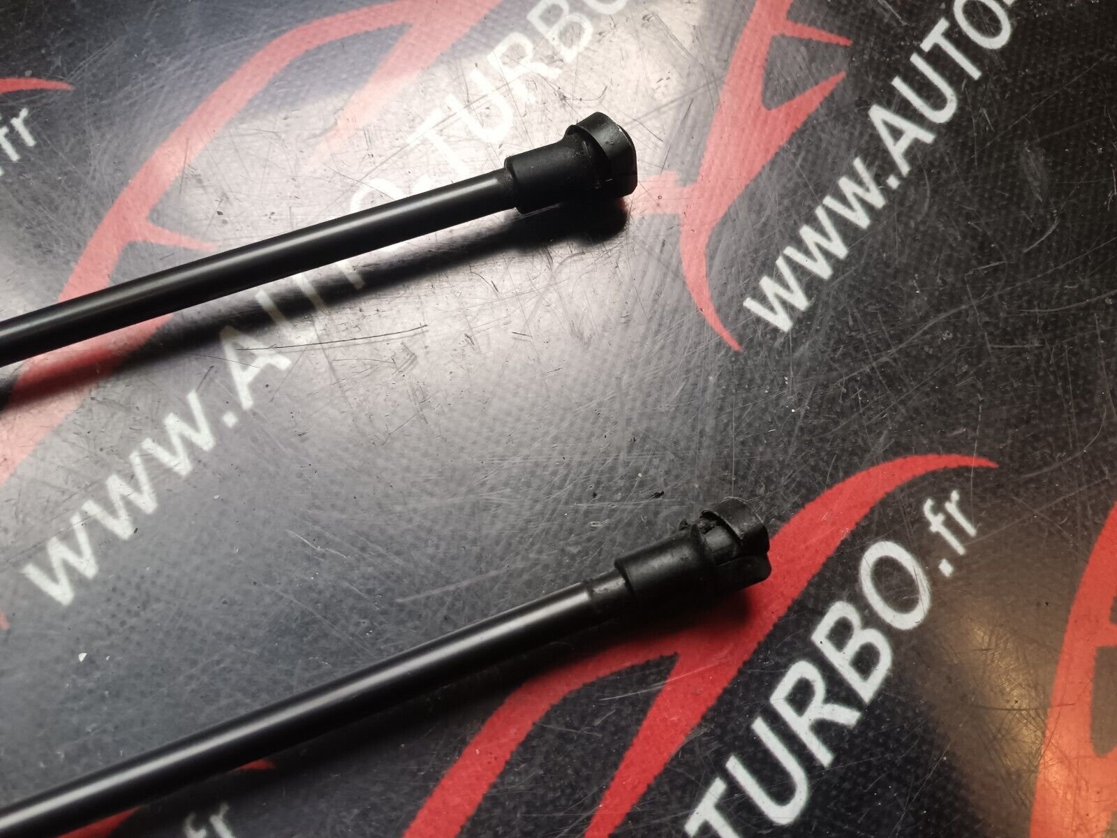 VERIN DE COFFRE BMW SERIE 1 REFERENCE: 51237118370