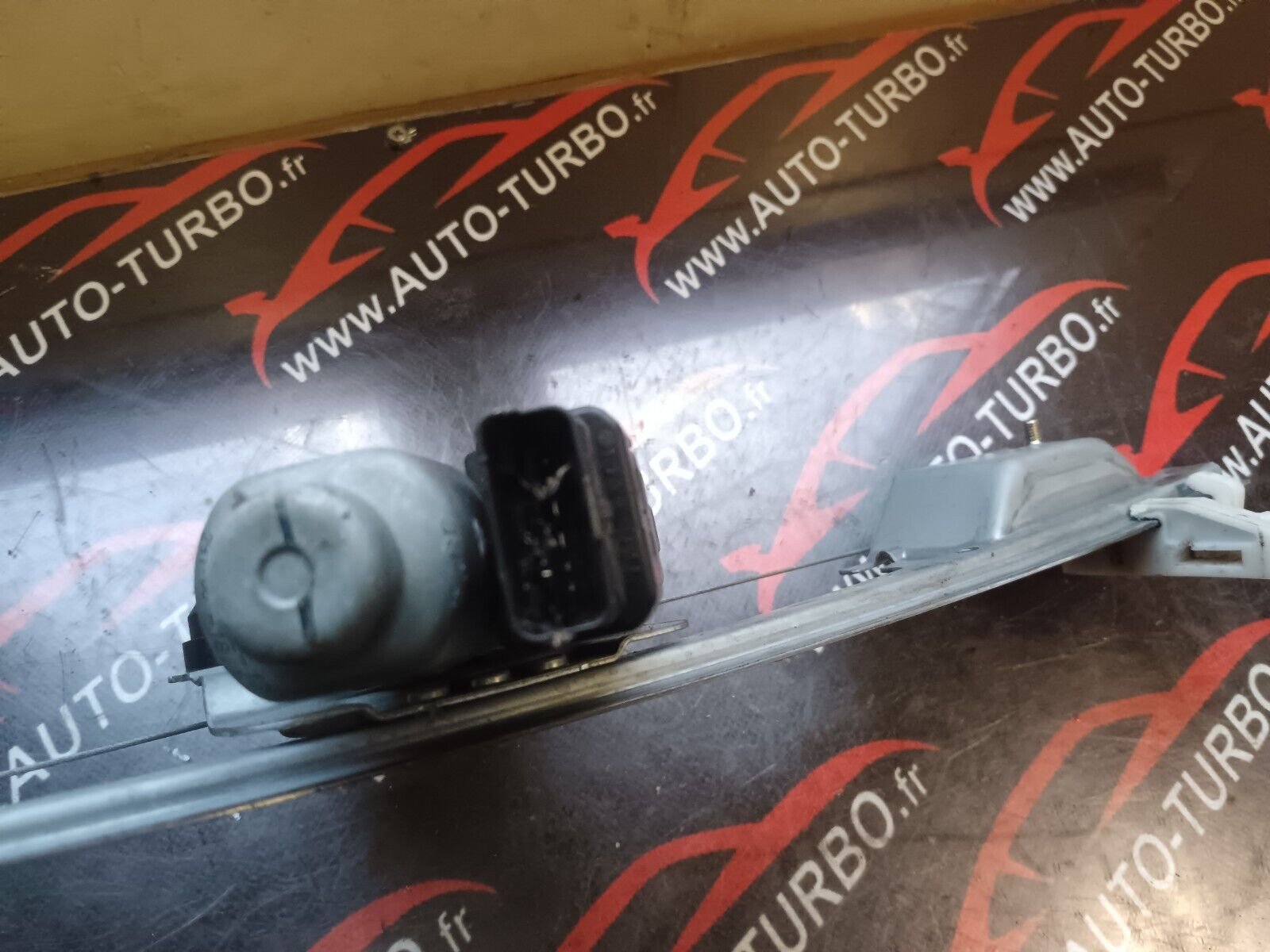 MECHANISME LEVE VITRE AVEC MOTEUR RENAULT SCENIC 2 REFERENCE: 117374