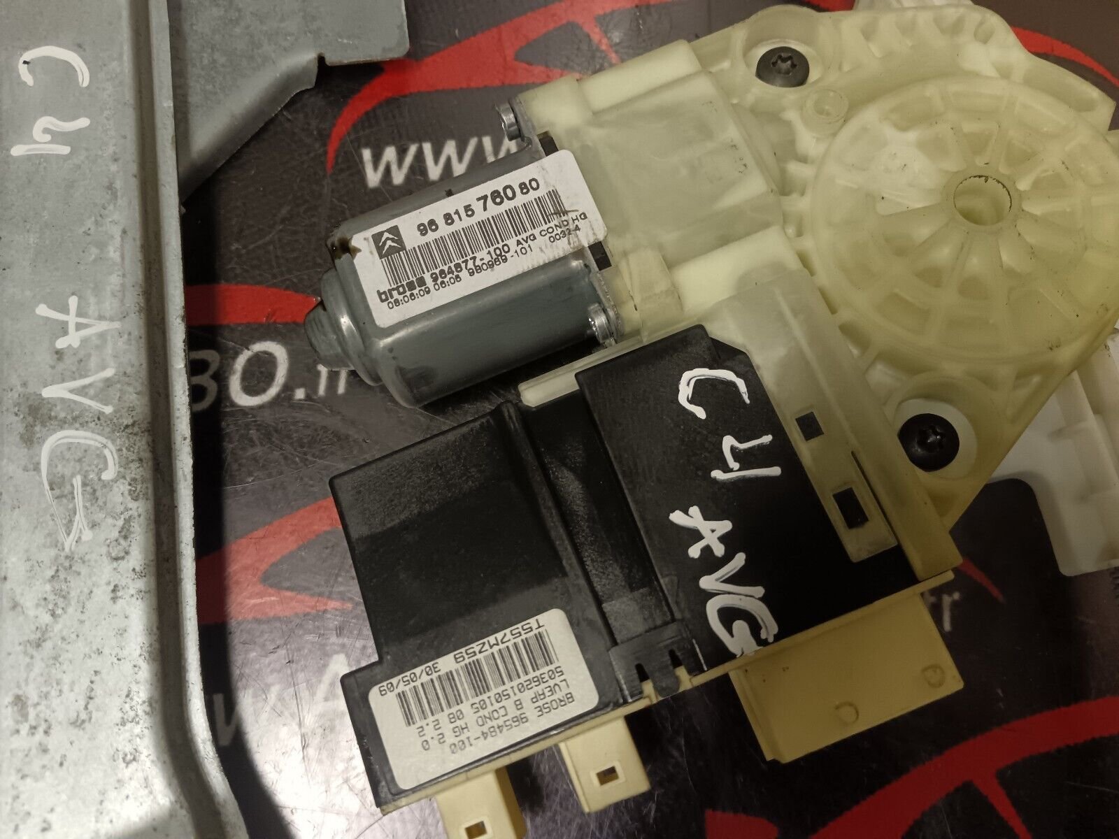 MECHANISME LEVE VITRE AVEC MOTEUR CITROEN C4 AVANT GAUCHE REFERENCE: 9657133680