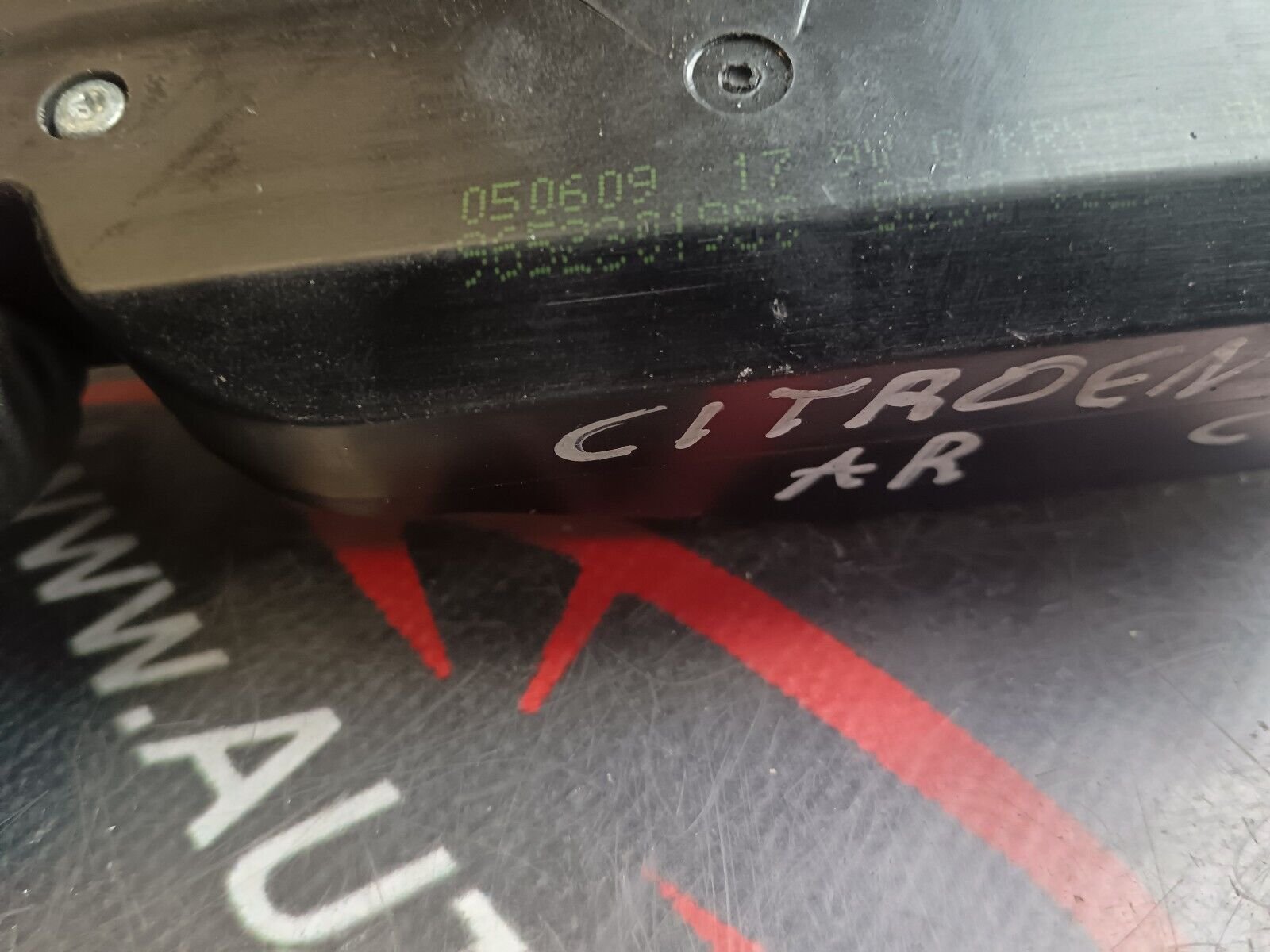 SERRURE DE COFFRE CITROEN C4 REFERENCE: 9652301980