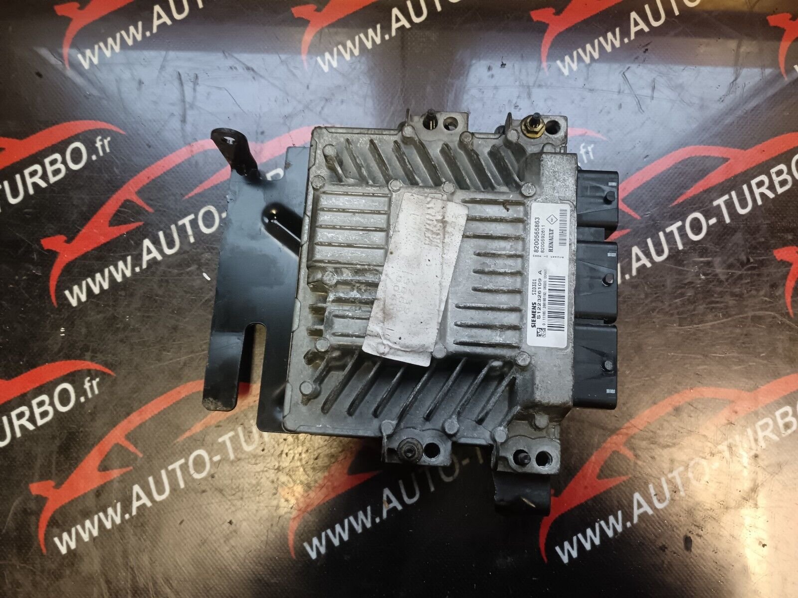 CALCULATEUR MOTEUR RENAULT SCENIC 2 REFERENCE: 8200565863