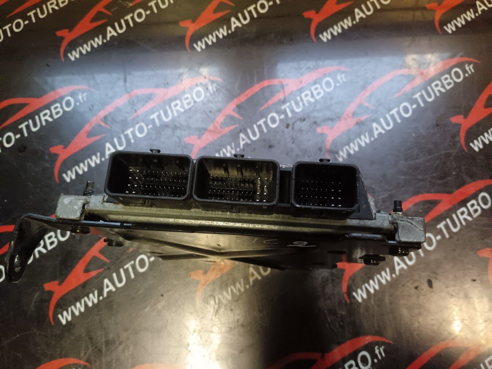 CALCULATEUR MOTEUR RENAULT SCENIC 2 REFERENCE: 8200565863