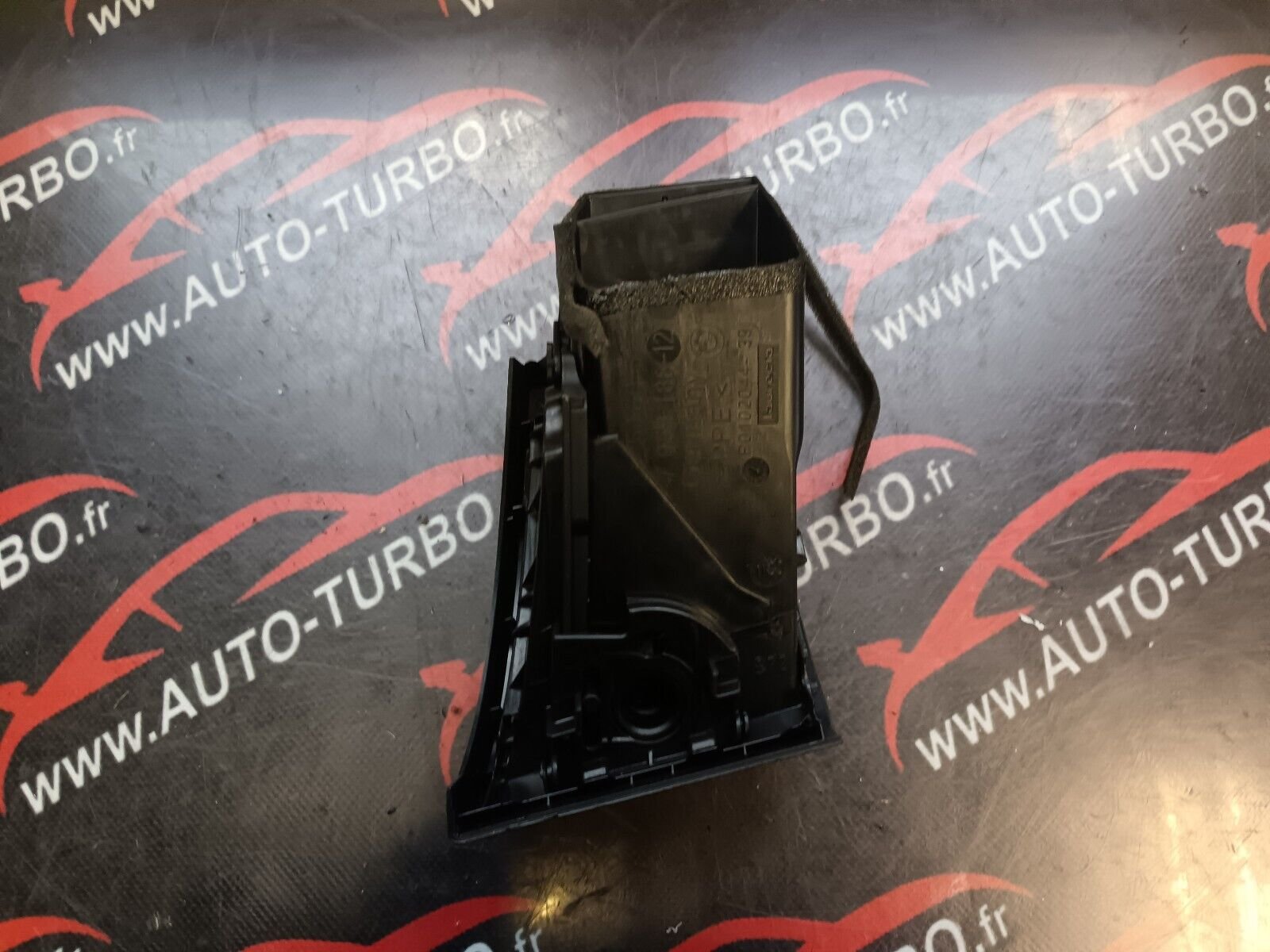 GRILLE D'AERATION AVANT DROIT BMW SERIE 1 REFERENCE: 7059188