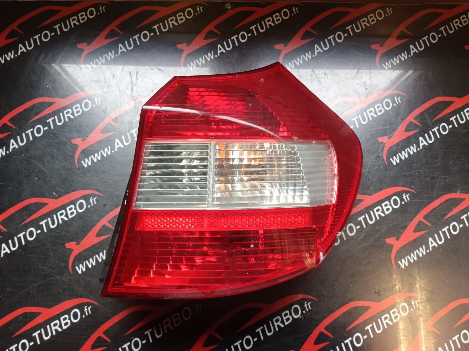 FEU ARRIERE DROIT BMW SERIE 1 REFERENCE: 0397035