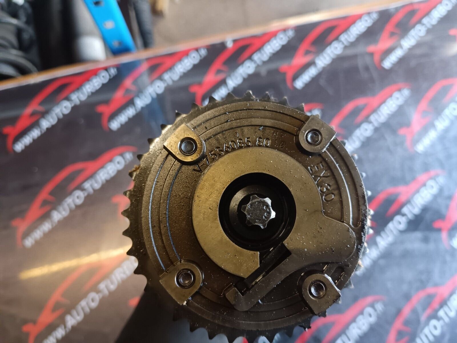 ARBRE A CAME AVEC POULIE CITROEN C4 ESSENCE REFERENCE: 753608580