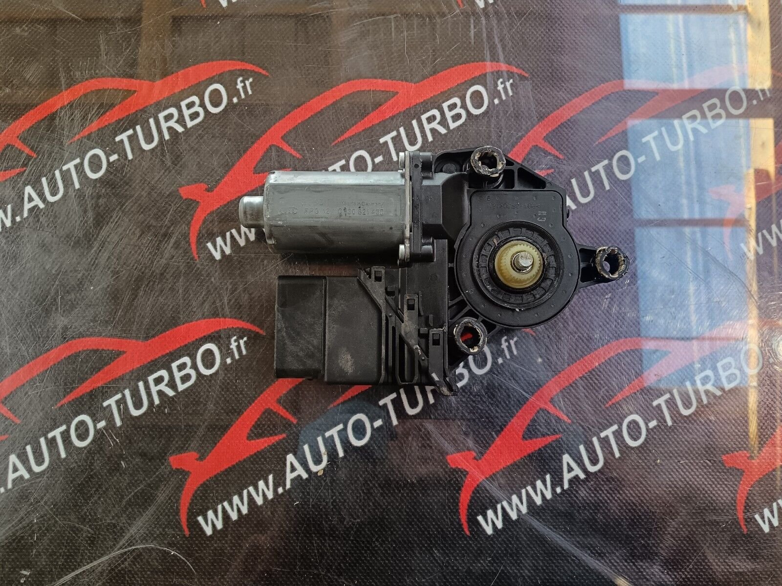 MOTEUR LEVE VITRE ARRIERE DROIT VOLKSWAGEN GOLF V REFERENCE: 1K48399402