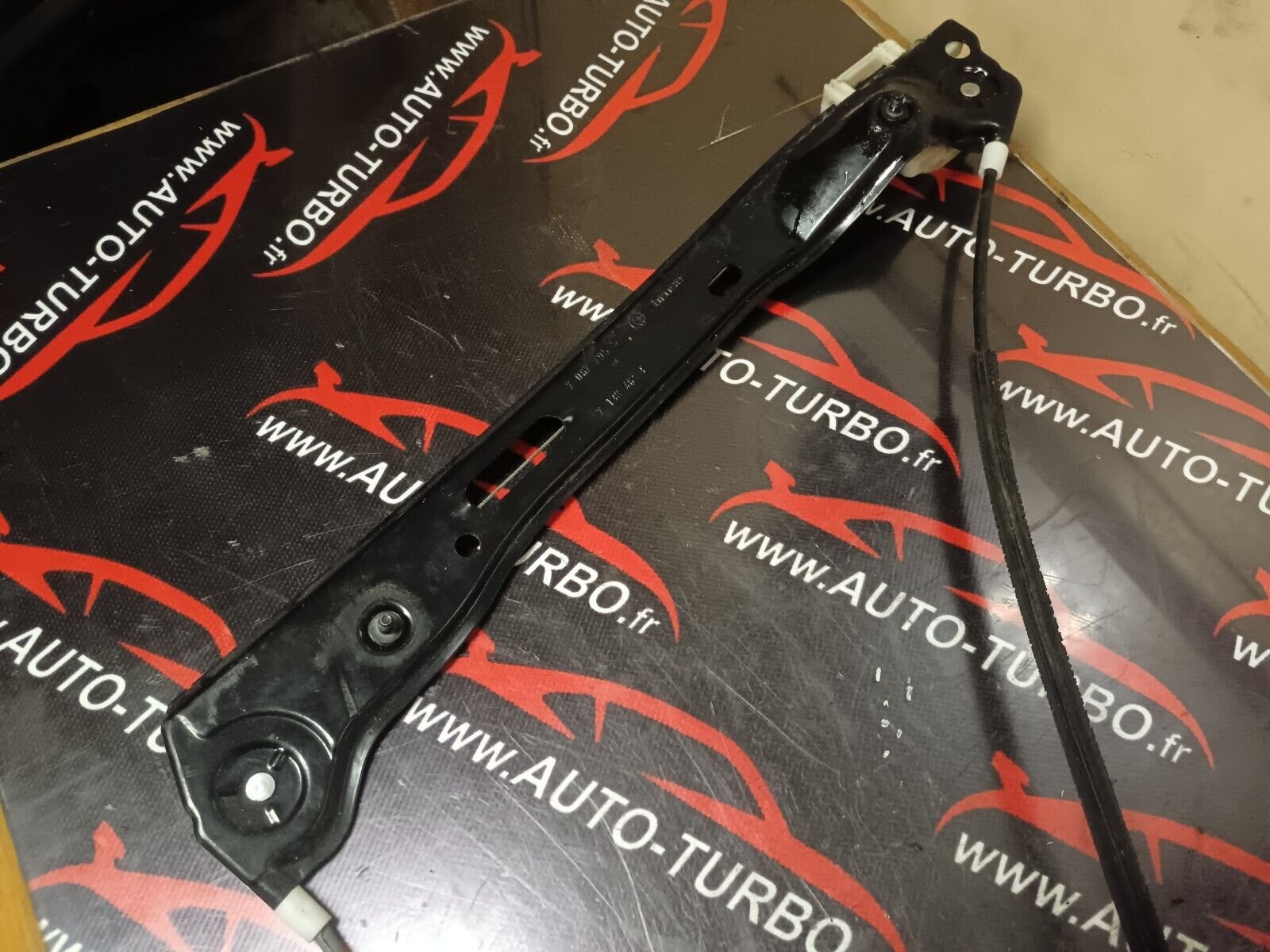 MECHANISME LEVE VITRE AVEC MOTEUR BMW SERIE 1 AVANT GAUCHE REFERENCE: 7067795