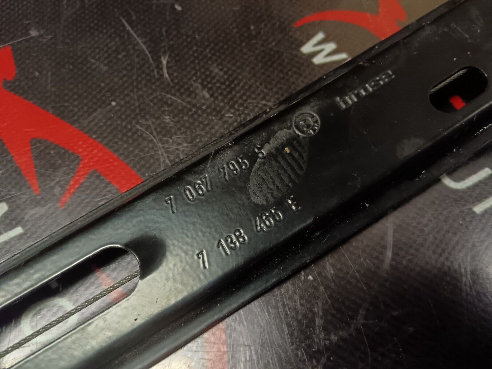 MECHANISME LEVE VITRE AVEC MOTEUR BMW SERIE 1 AVANT GAUCHE REFERENCE: 7067795