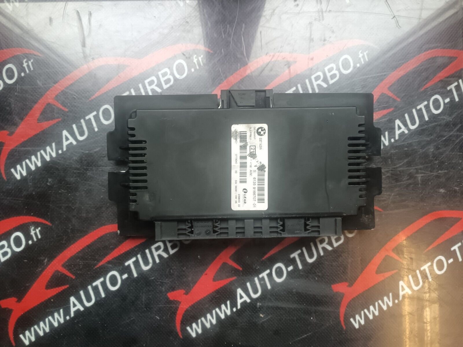 BOITIER DES FEUX BMW SERIE1 120D REFERENCE: 61359166707