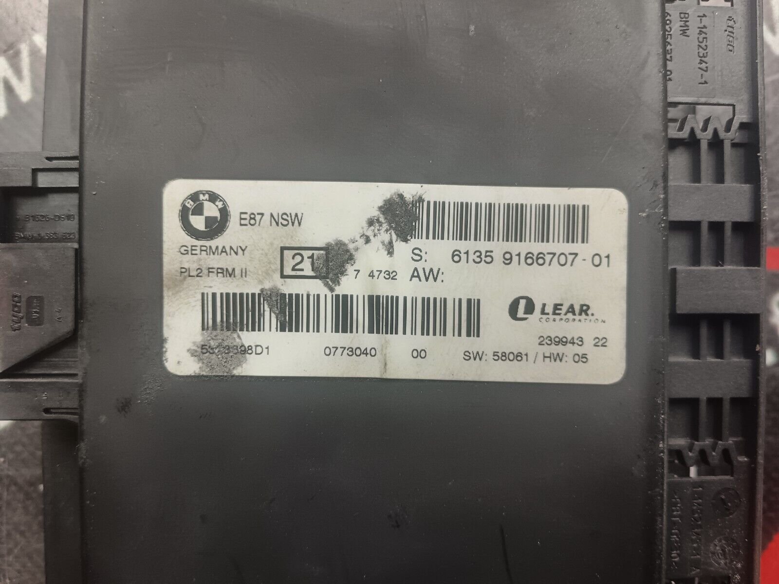 BOITIER DES FEUX BMW SERIE1 120D REFERENCE: 61359166707