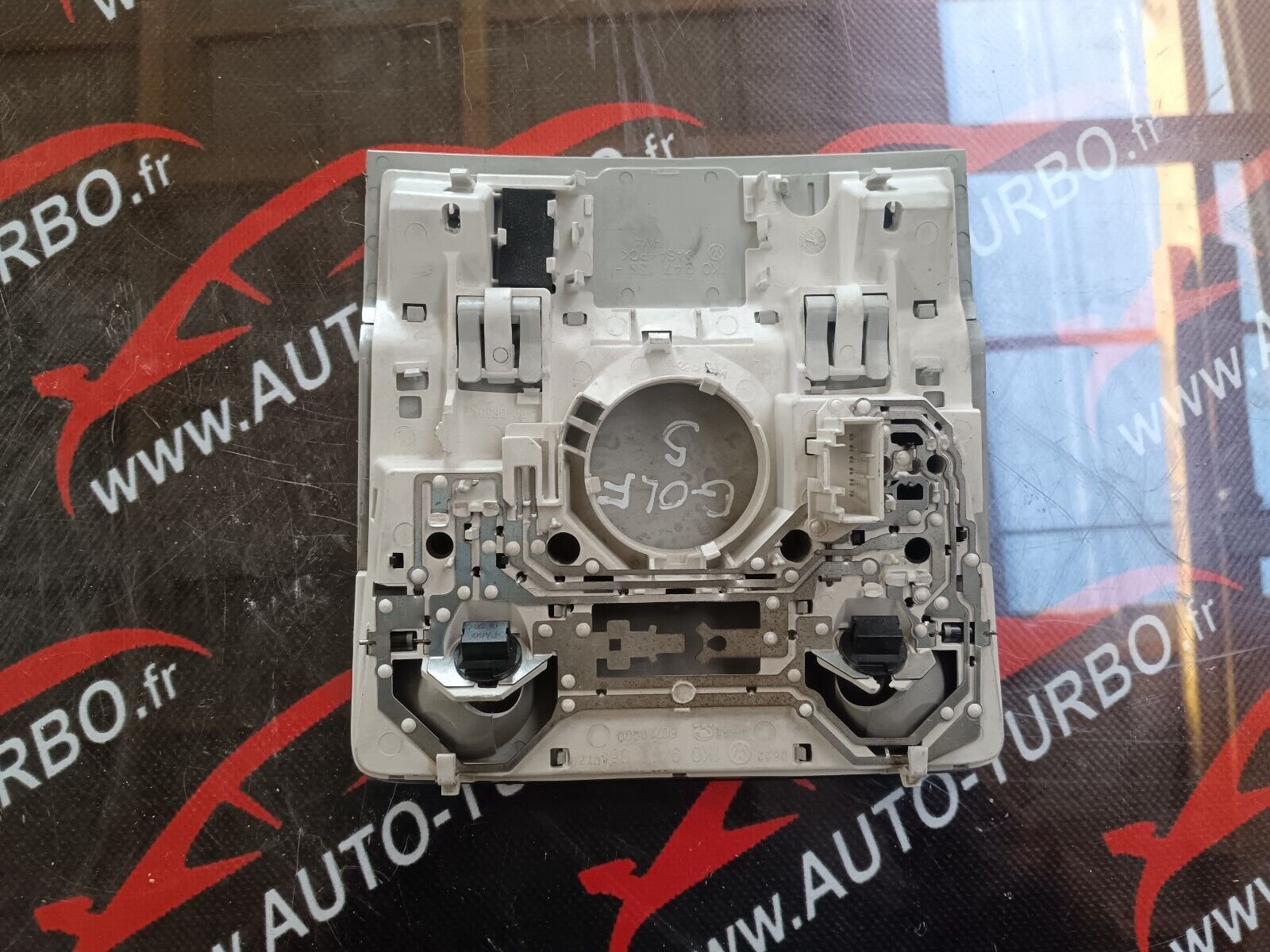 ECLAIRAGE DE PLAFONNIER VOLKSWAGEN GOLF V REFERENCE: 1K0947105