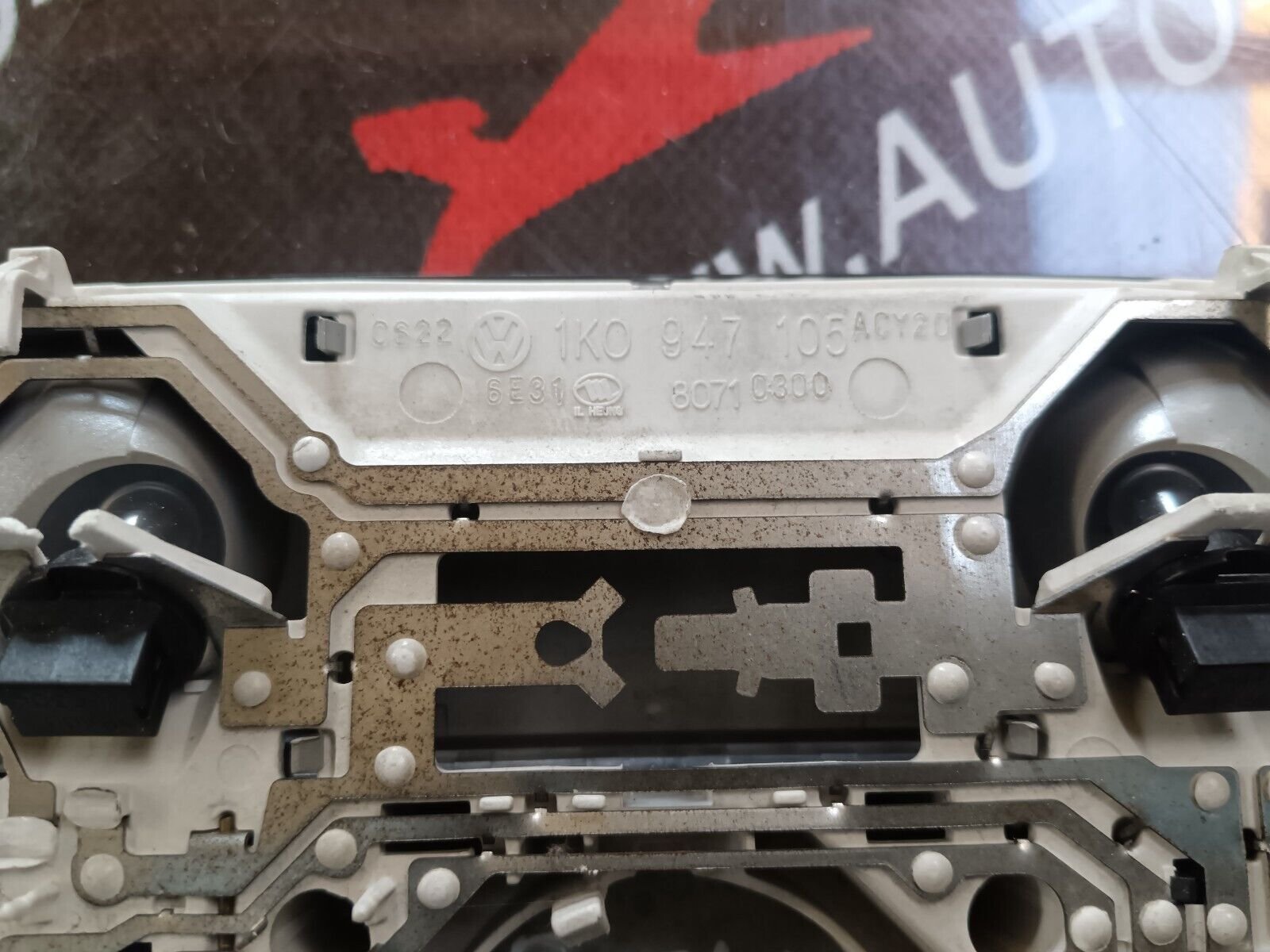 ECLAIRAGE DE PLAFONNIER VOLKSWAGEN GOLF V REFERENCE: 1K0947105