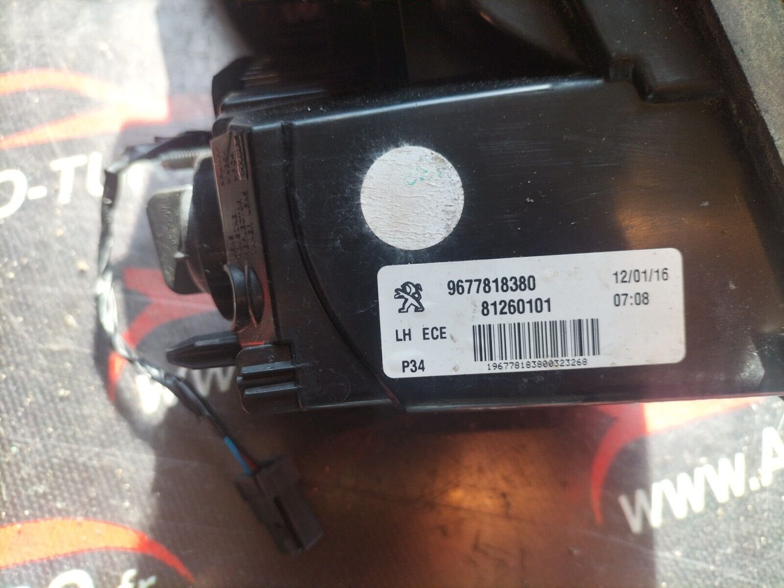 FEUX ARRIERE SECONDAIRE GAUCHE PEUGEOT 308 PHASE 2 9677818380, 81260101