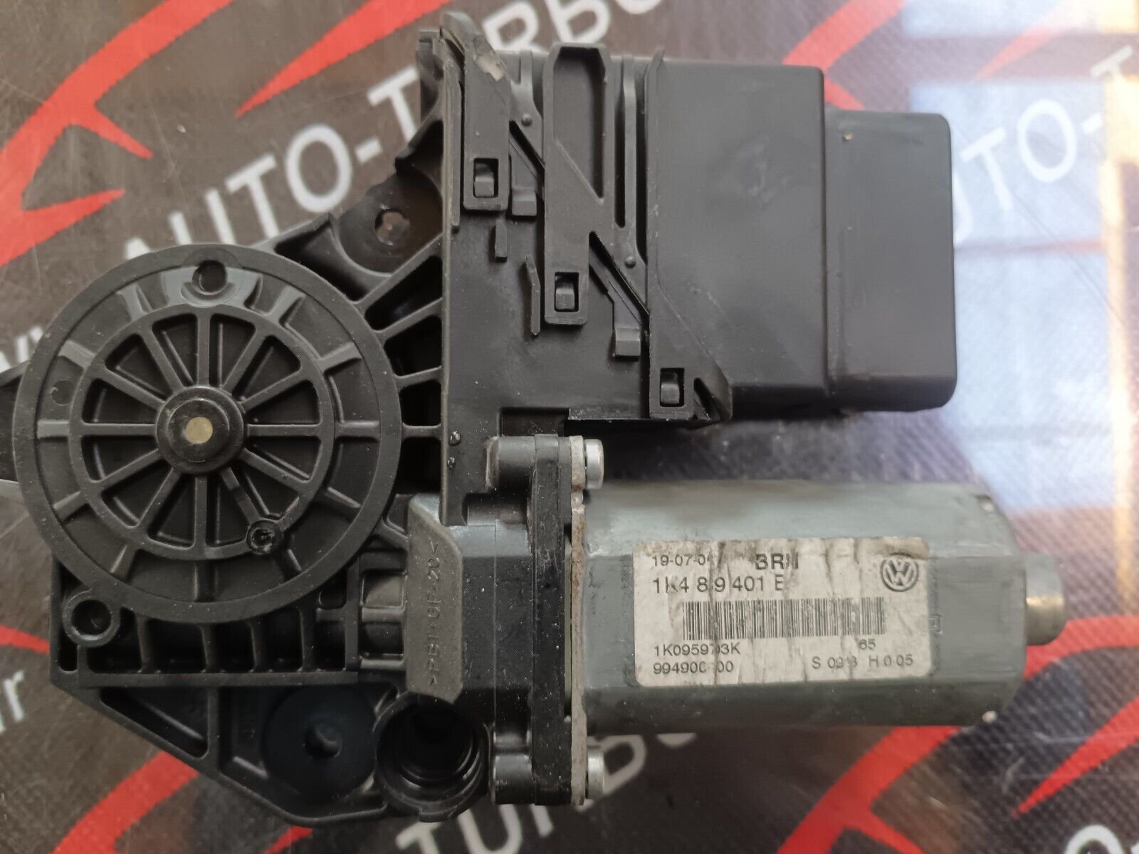 MOTEUR LEVE VITRE ARRIERE GAUCHE VOLKSWAGEN GOLF V REFERENCE: 1K0959703K