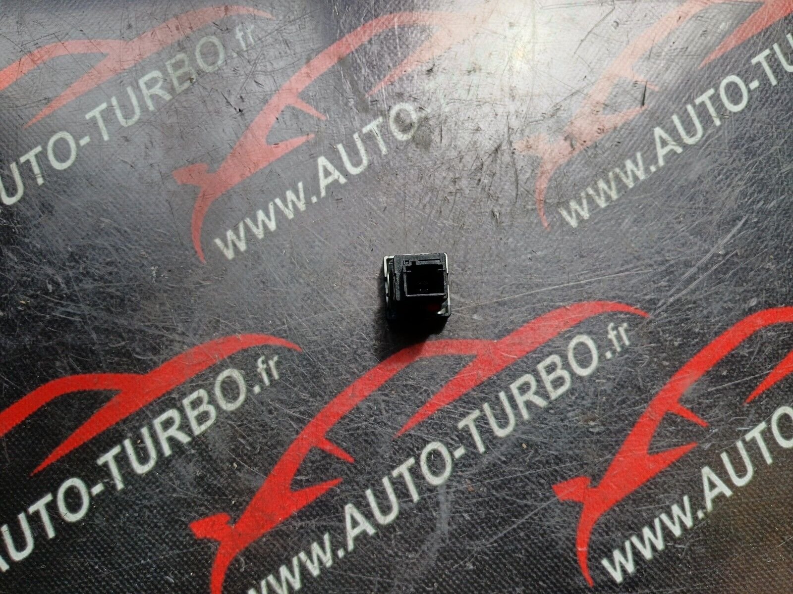 INTERRUPTEUR PDC AIDE AU STATIONNEMENT CITROEN C4 COUPE REFERENCE: 96476639