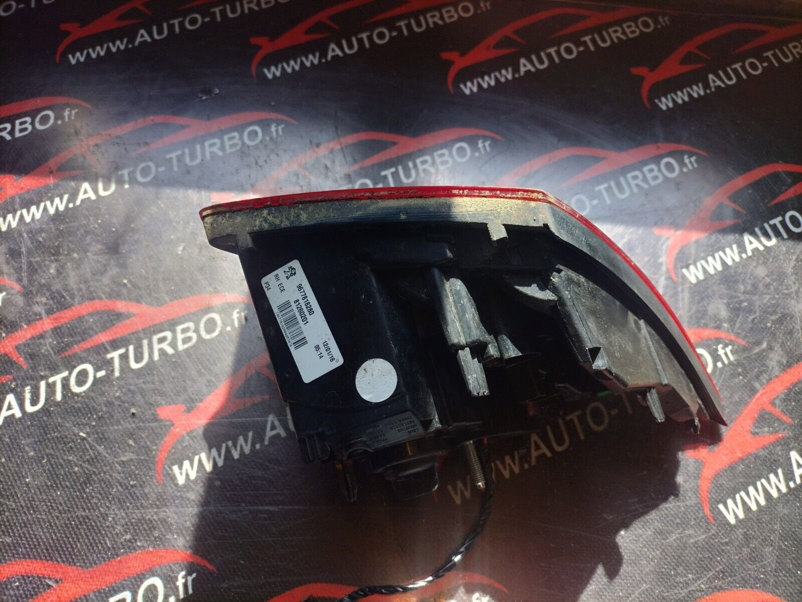 FEUX ARRIERE SECONDAIRE DROITE PEUGEOT 308 PHASE 2 9677818280, 81260201