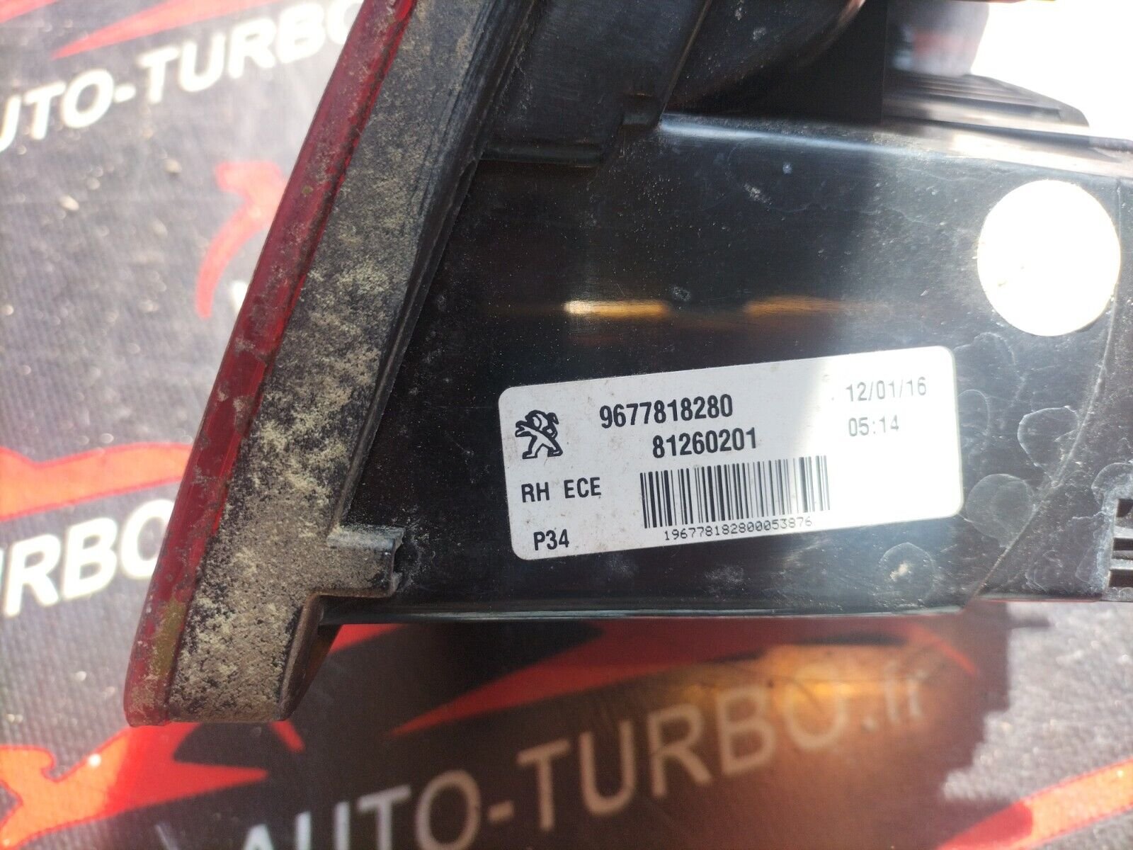 FEUX ARRIERE SECONDAIRE DROITE PEUGEOT 308 PHASE 2 9677818280, 81260201