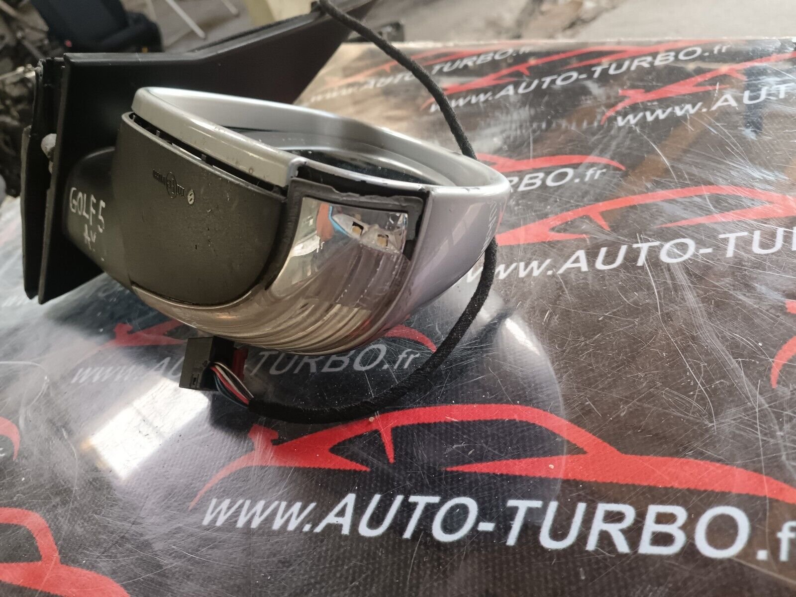 RETROVISEUR DROIT  VOLKSWAGEN GOLF V REFERENCE: 010880
