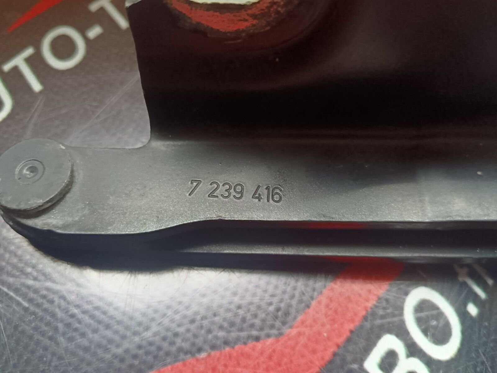 CHARNIERE CAPOT DROIT BMW 328i GT REFERENCE: 7239416