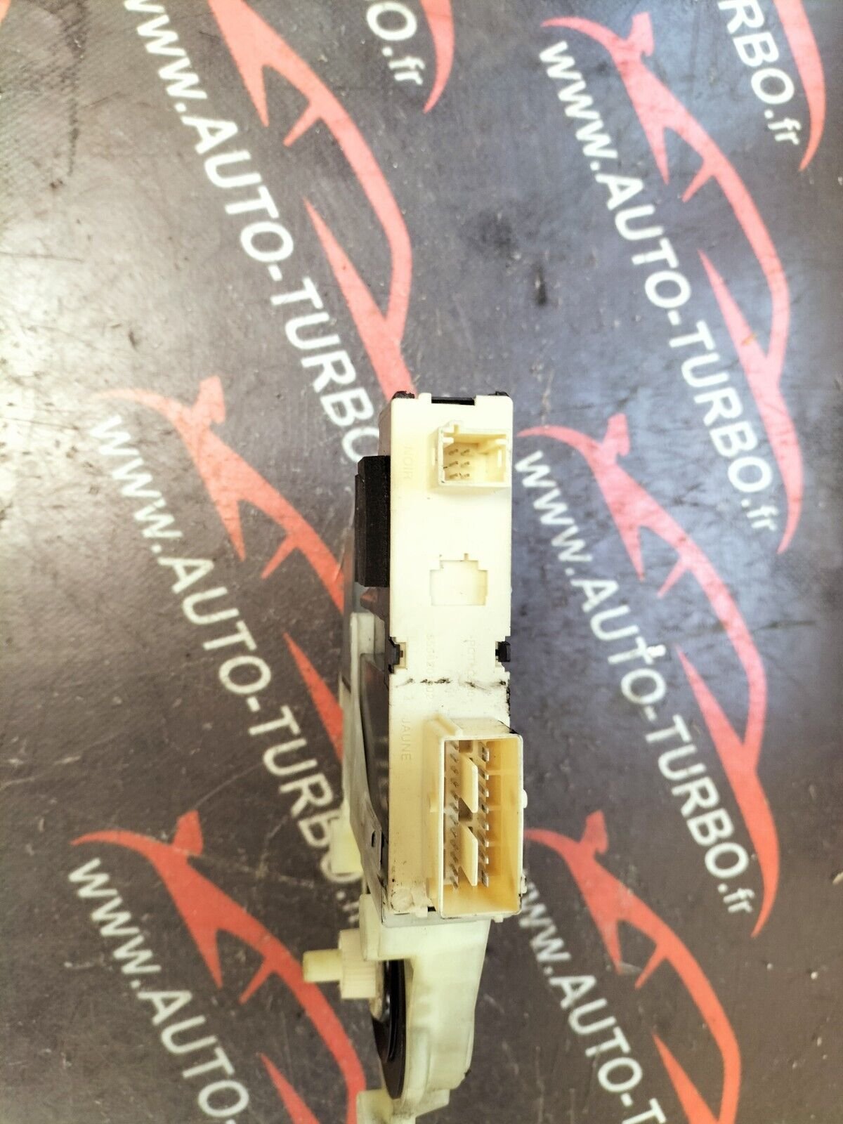 MOTEUR LEVE VITRE AVANT GAUCHE CITROEN C4  9681575280