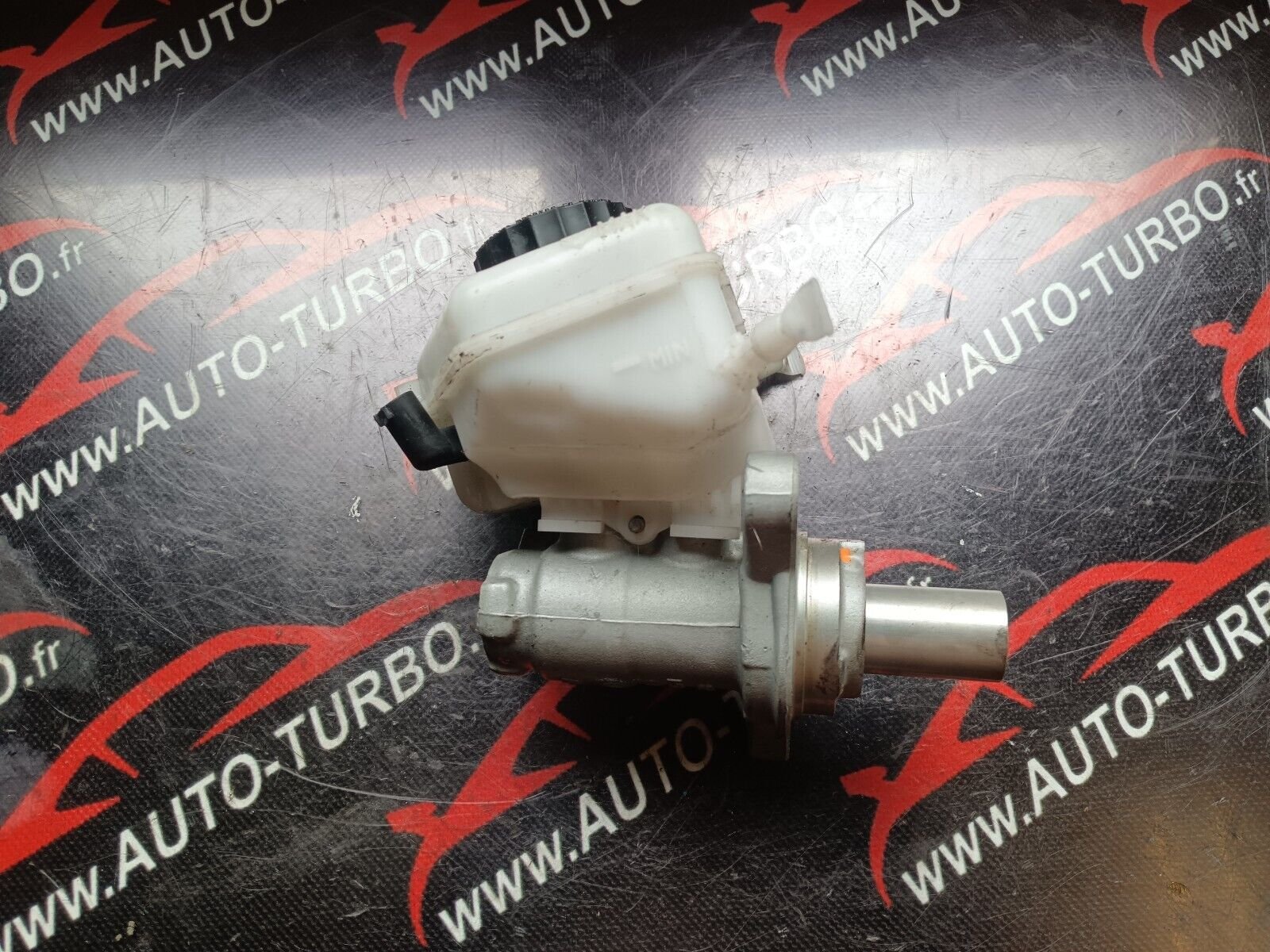 MAITRE CYLINDRE BMW 328i GT REFERENCE: 6796531