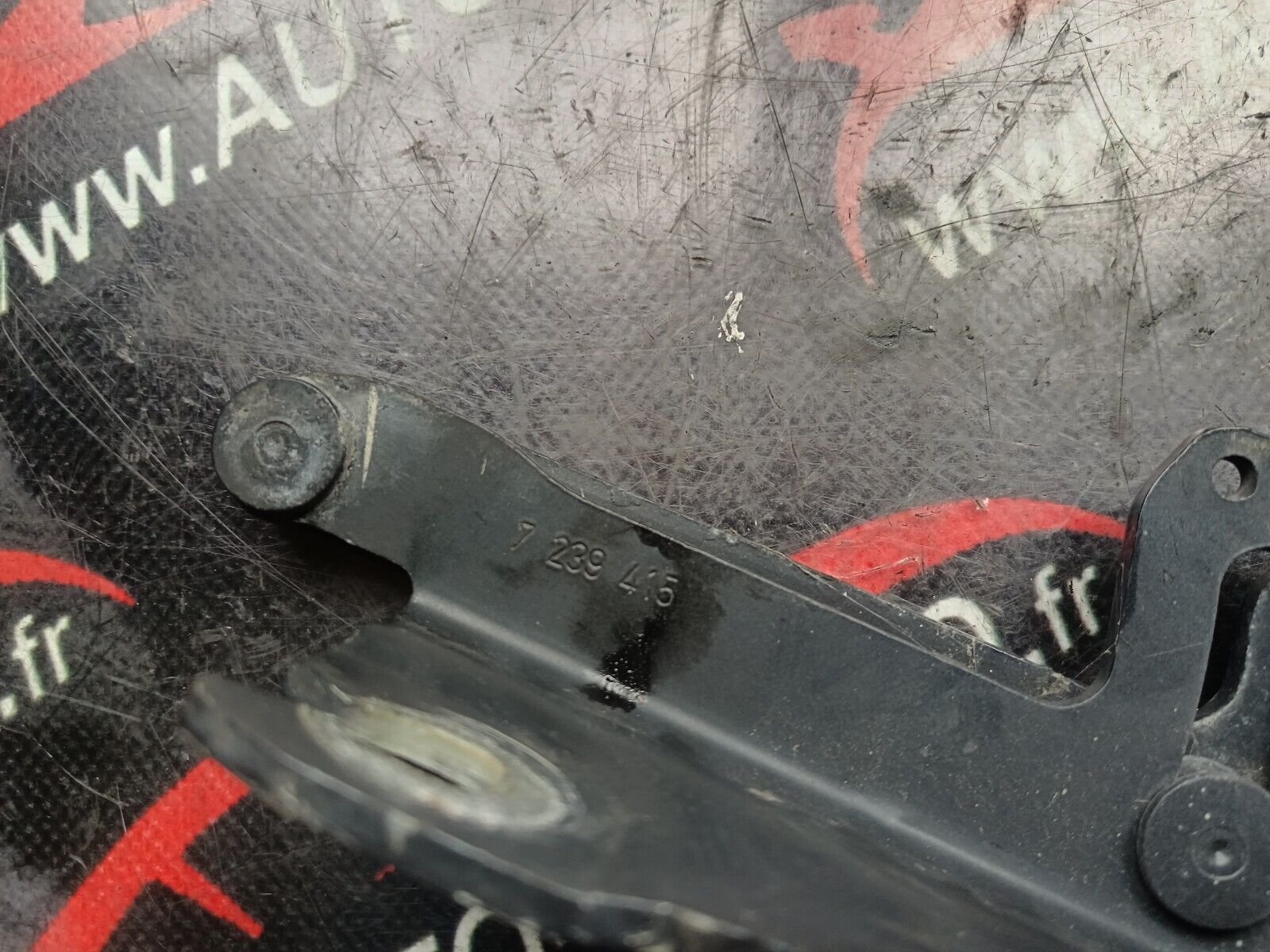 CHARNIERE CAPOT GAUCHE BMW 328i GT REFERENCE: 7239415