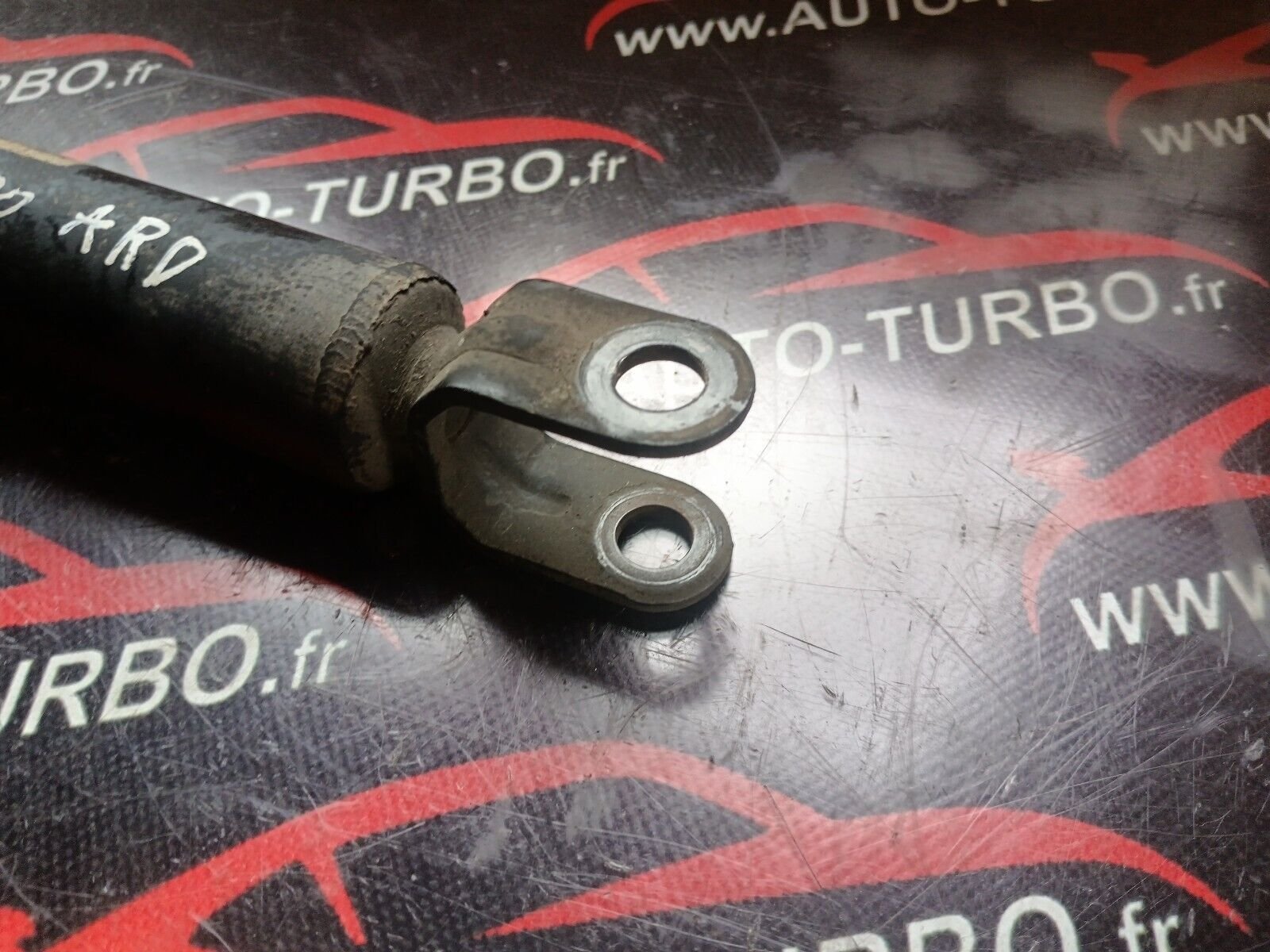 AMORTISSEUR ARRIERE DROIT HYUNDAI i30 1.6CRDI 90CH REFERENCE: 553102R250