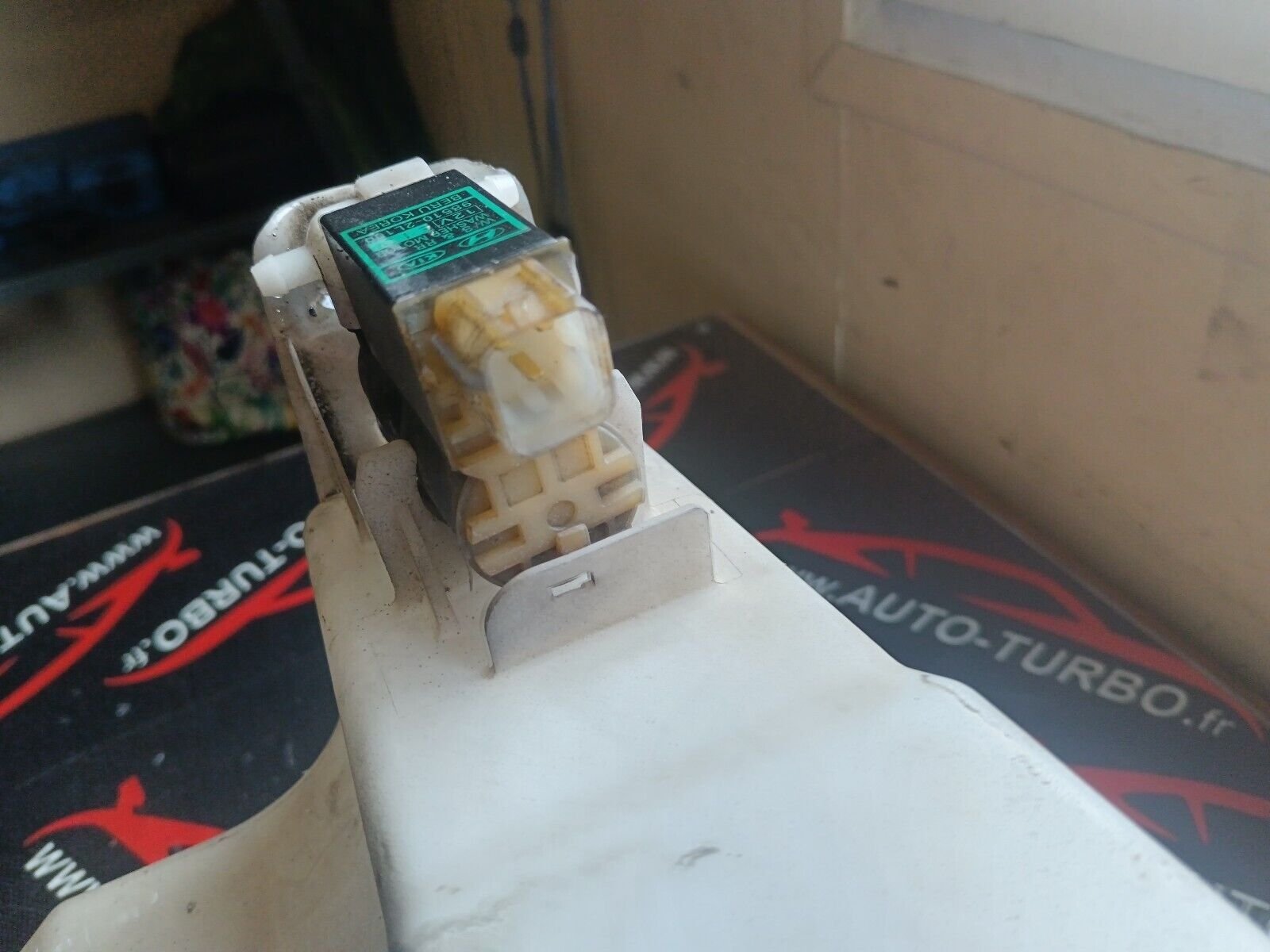 RESERVOIR LAVE GLACE HYUNDAI i30 1.6CRDI 90CH REFERENCE: 9861021000