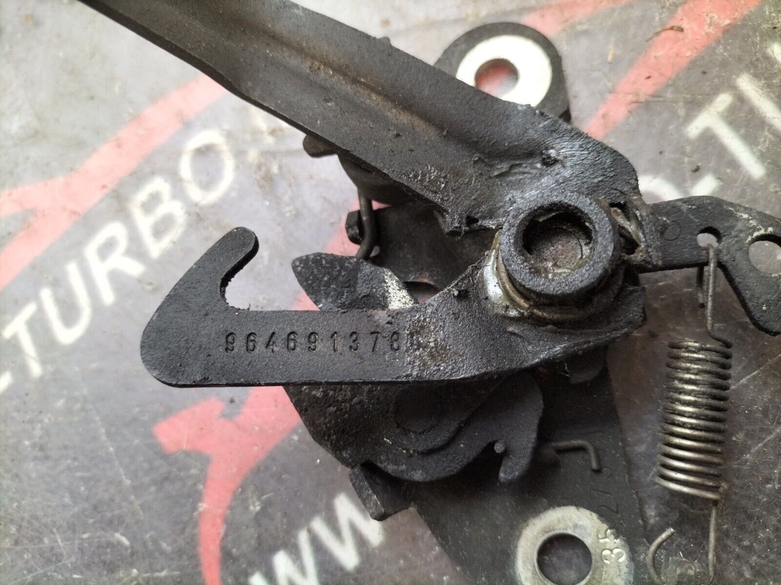 SERRURE DE CAPOT   CITROEN C4 1.6 HDI  9646913780