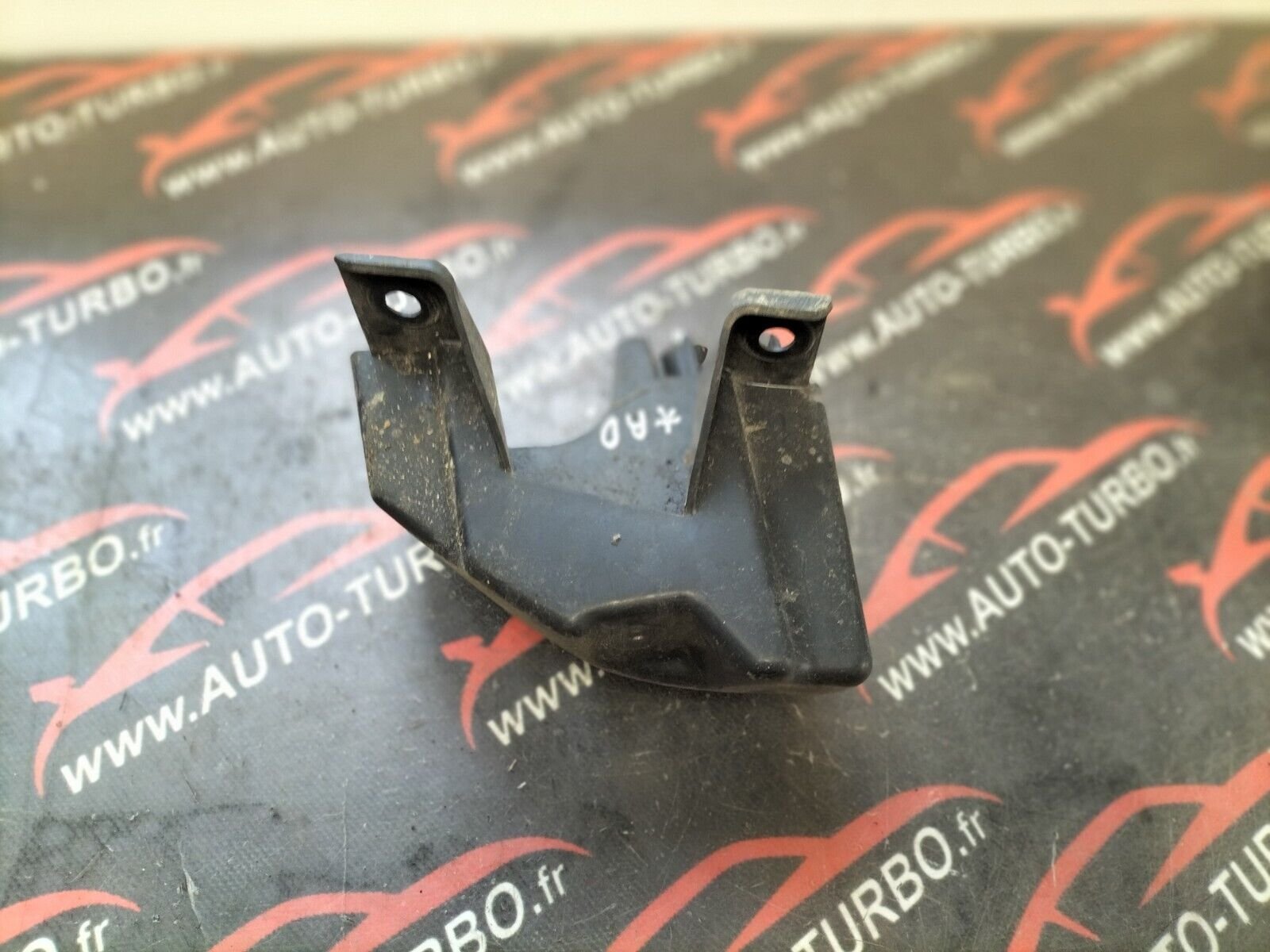 SUPPORT DROITE PARE CHOC ARRIERE  CITROEN C4 9652703480B