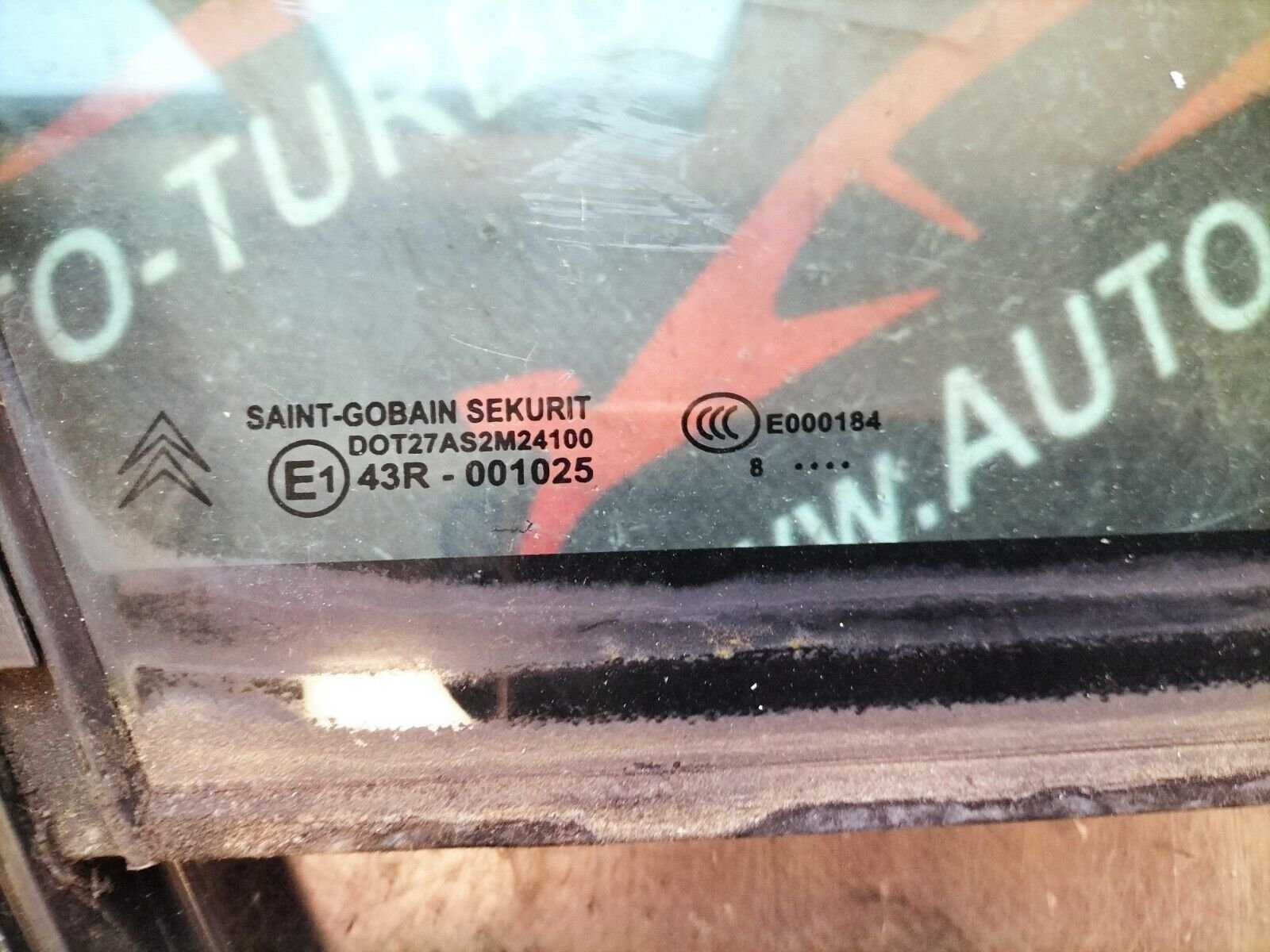 CUSTODE AVANT DROITE CITROEN C4