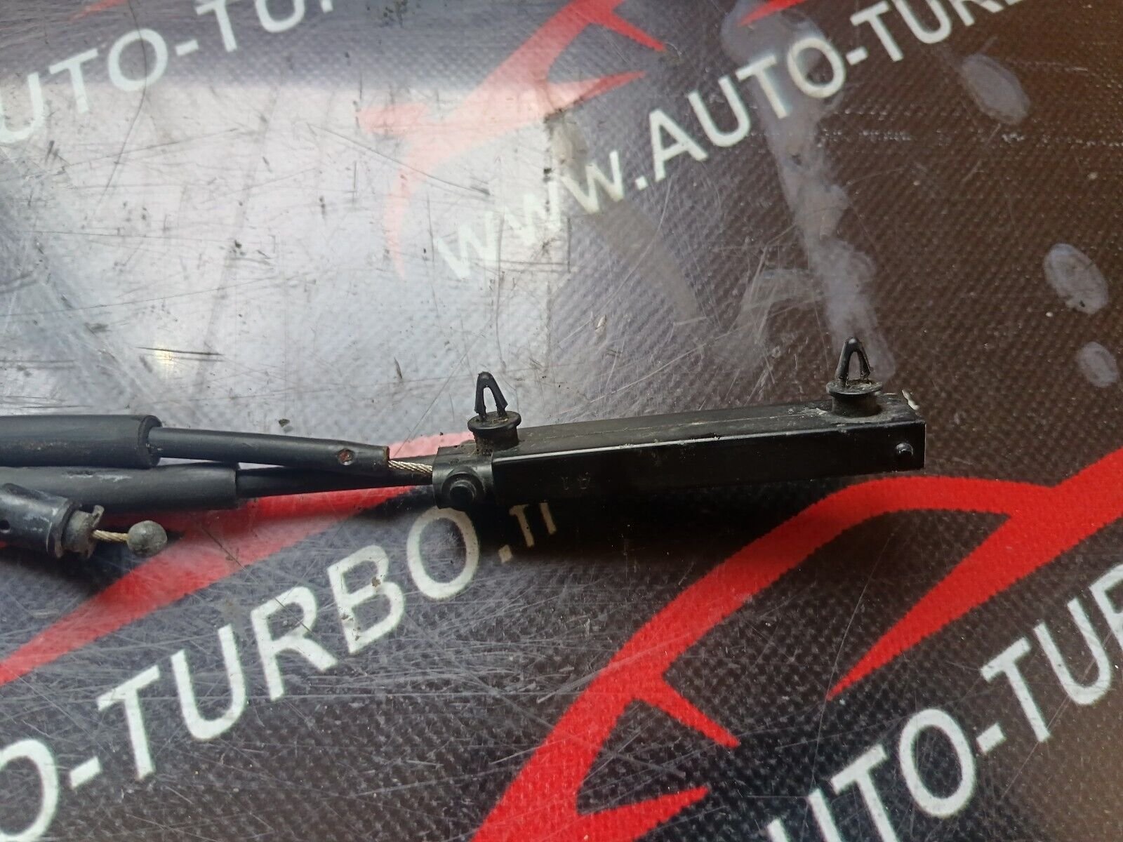 SERRURE + CABLE CAPOT GAUCHE BMW 328iGT REFERENCE: 7242548