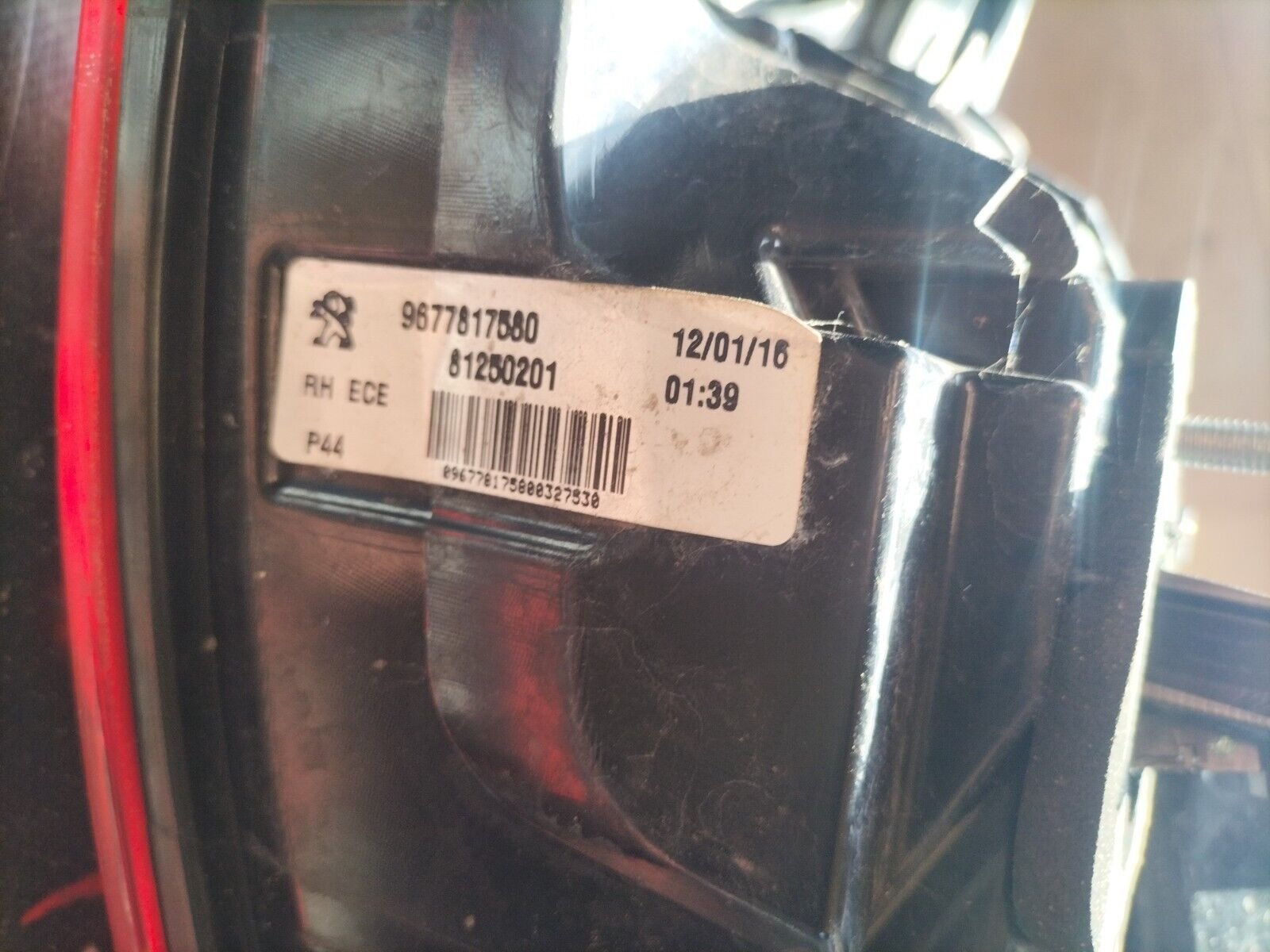 FEUX ARRIERE DROITE PEUGEOT 308 PHASE 2 9677817580, 81250201